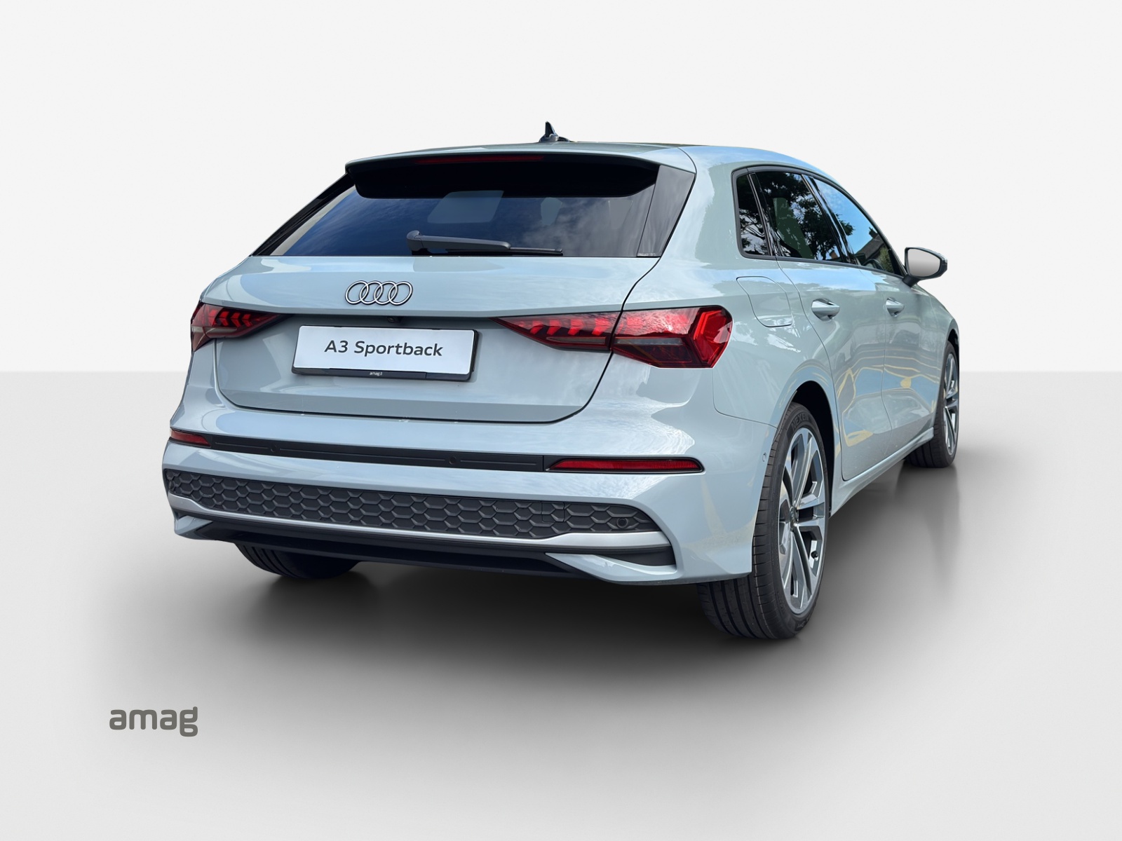AUDI A3 Sportback TFSI 110 kW Attraction S tronic-image-4