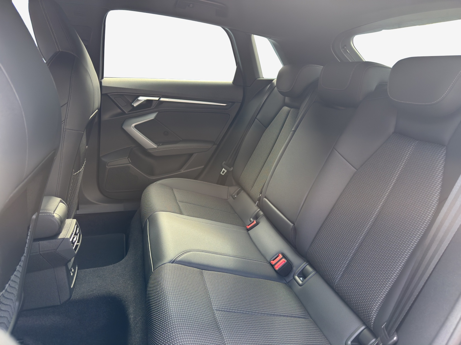 AUDI A3 Sportback TFSI 110 kW Attraction S tronic-image-11