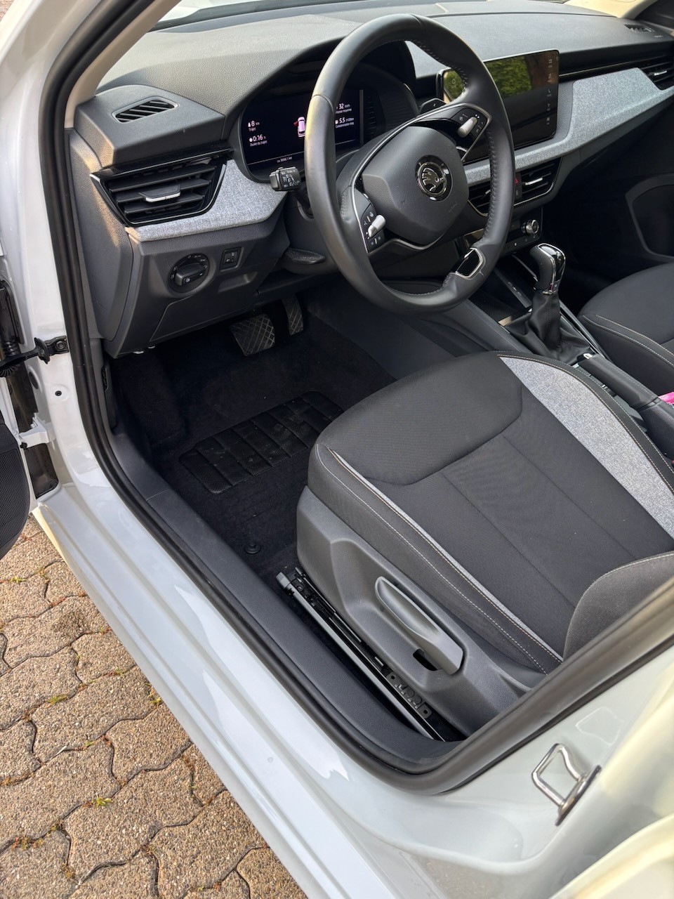 SKODA 1.5 TSI Selection DSG-image-2