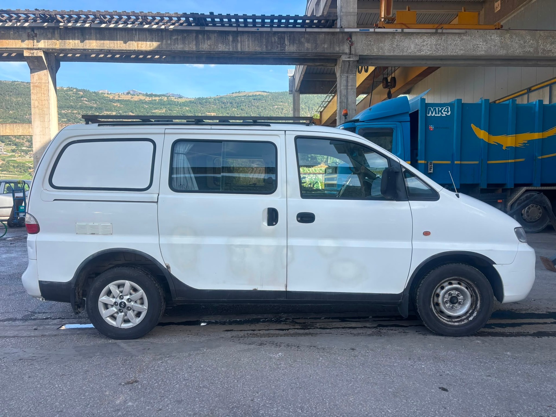 HYUNDAI H-1 Deluxe 2.4-image-2
