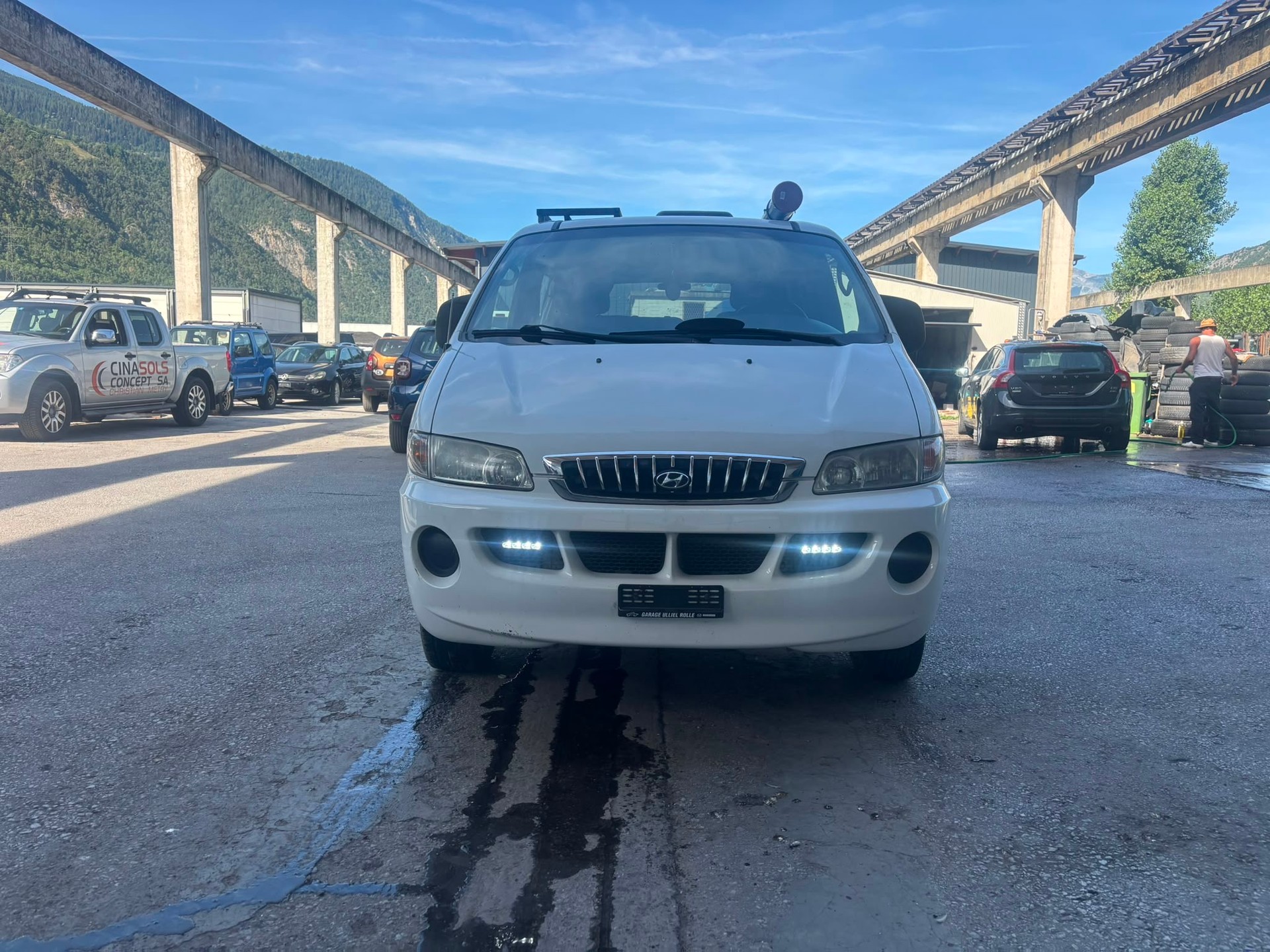 HYUNDAI H-1 Deluxe 2.4-image-0