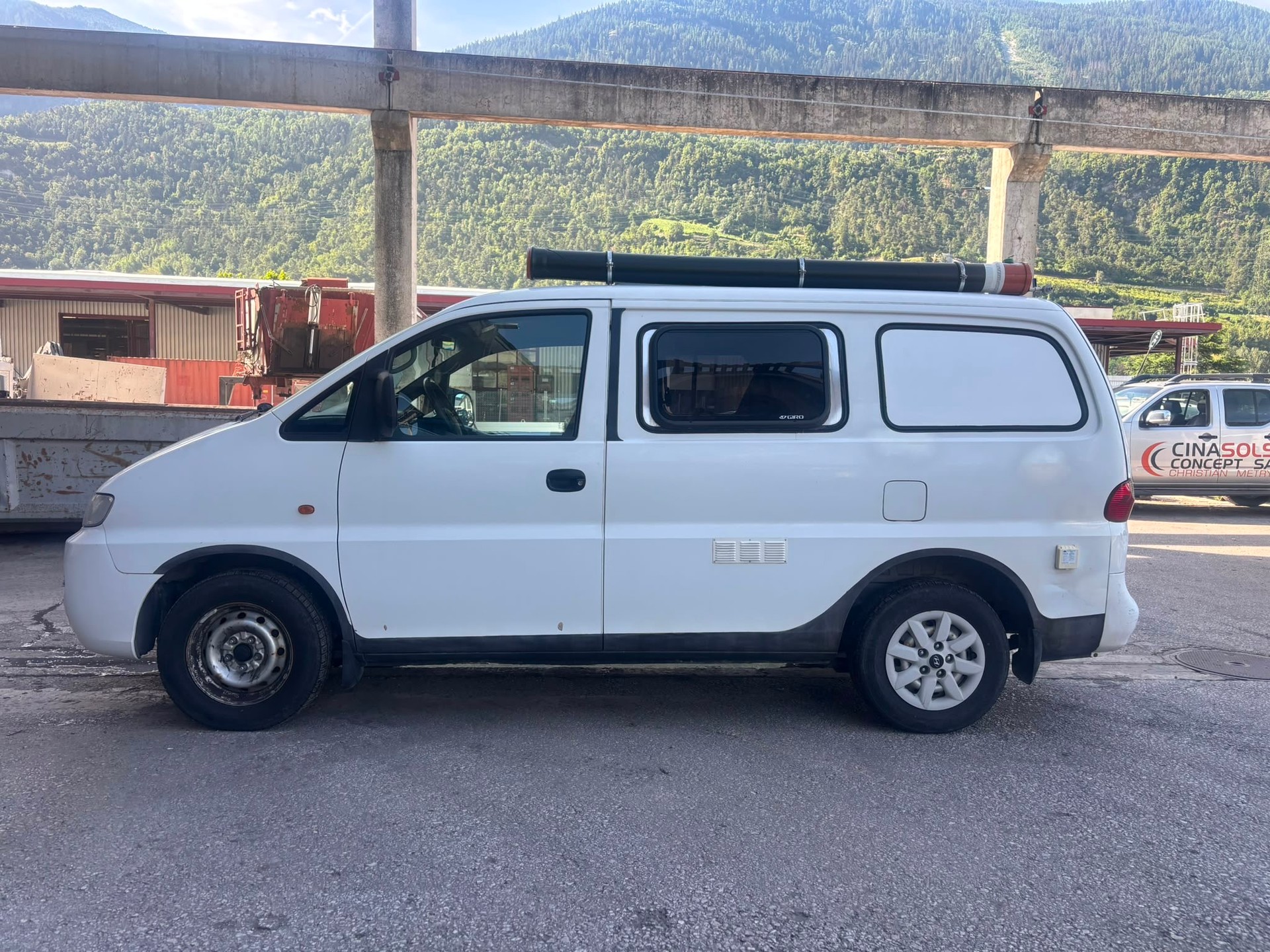 HYUNDAI H-1 Deluxe 2.4-image-1