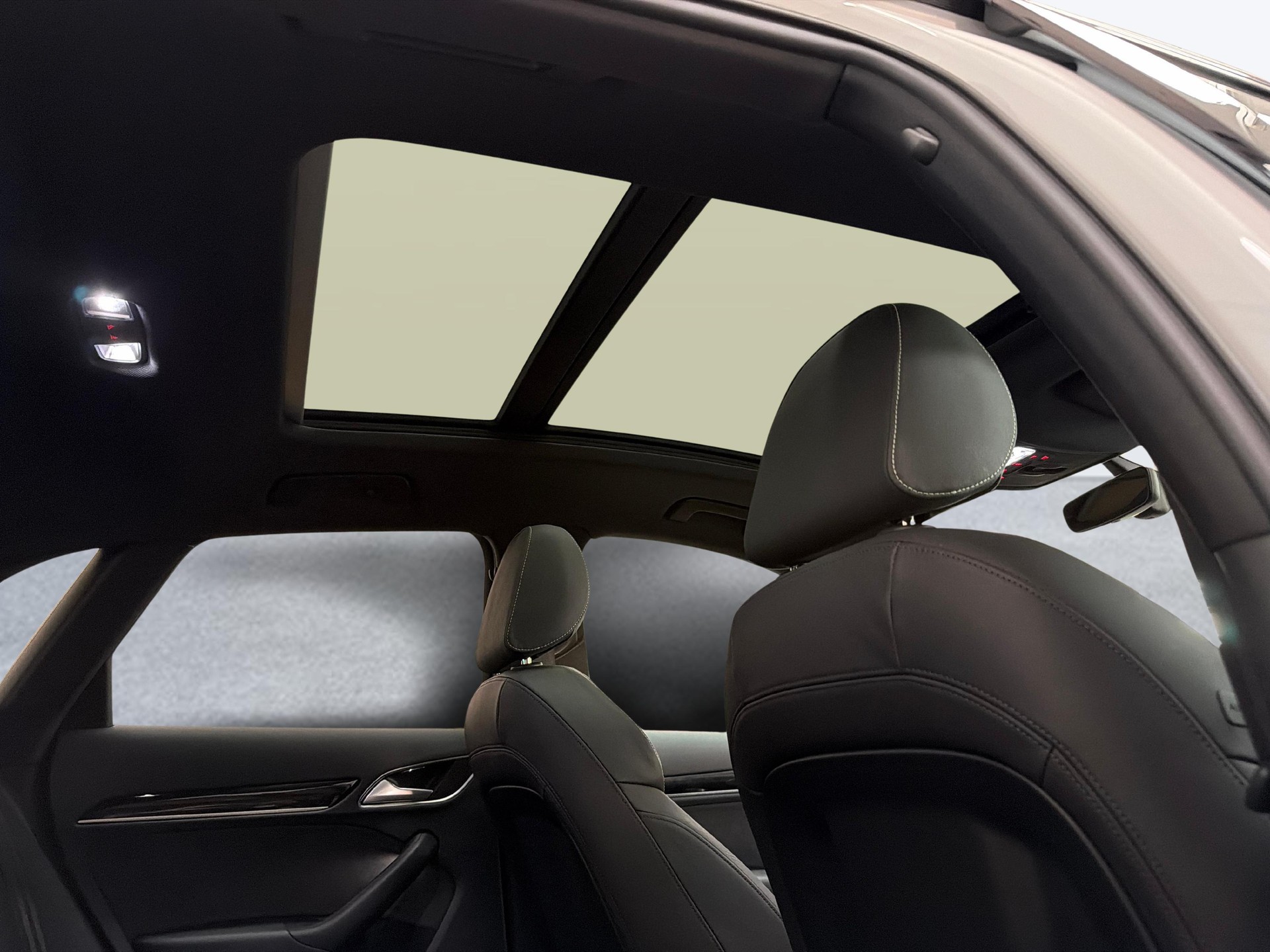 AUDI Q3 2.0 TFSI Sport quattro S-Tr.-image-10