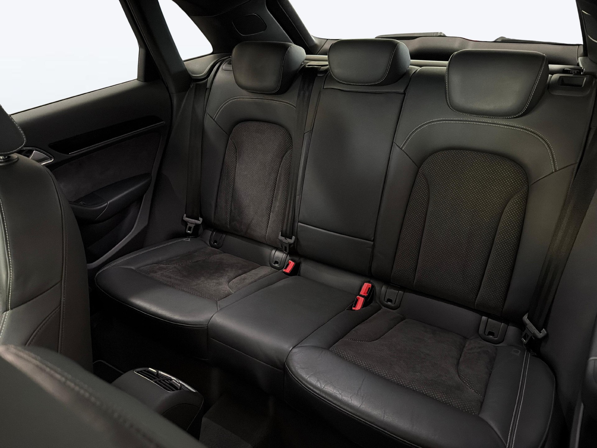 AUDI Q3 2.0 TFSI Sport quattro S-Tr.-image-8
