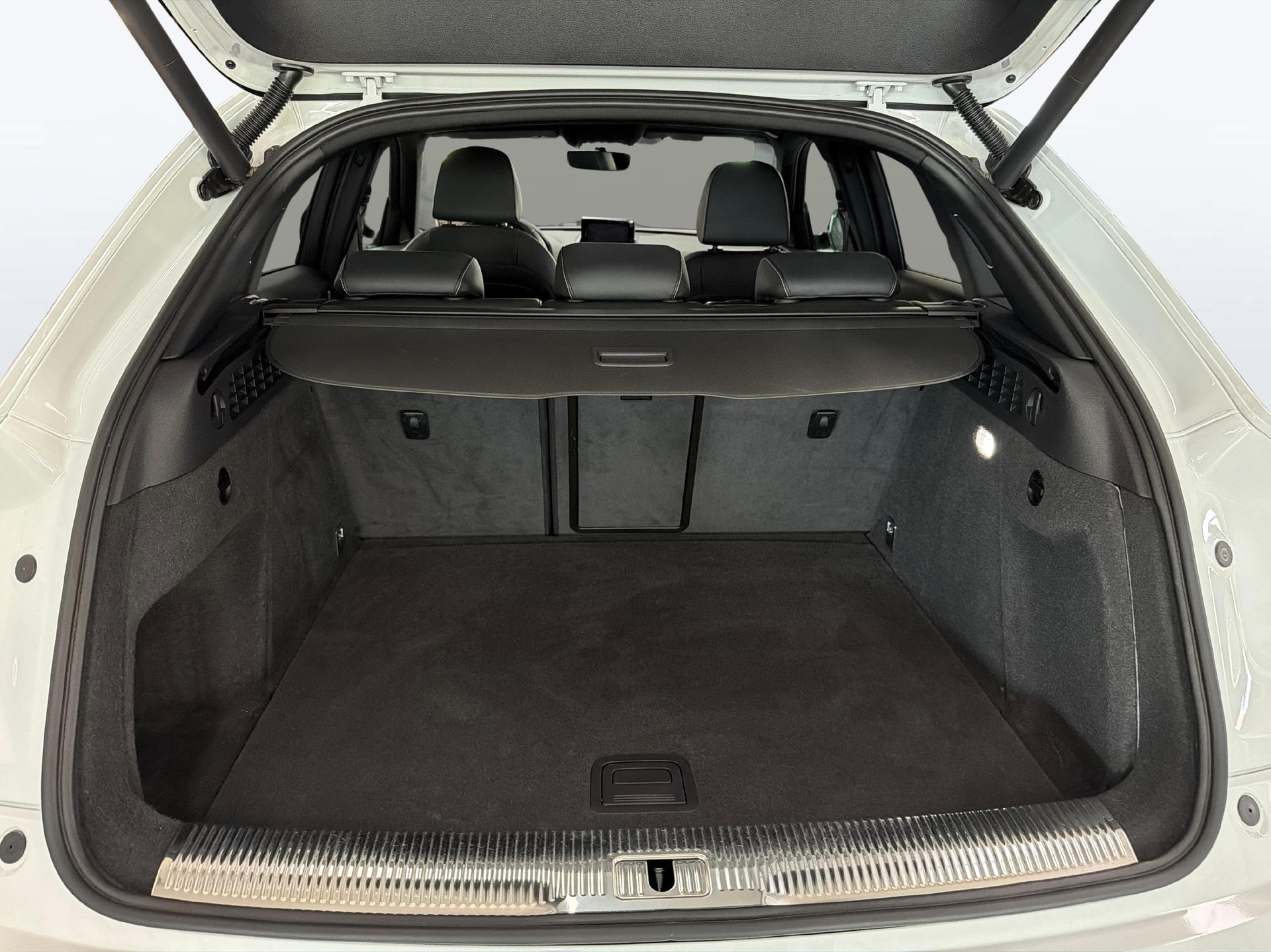 AUDI Q3 2.0 TFSI Sport quattro S-Tr.-image-9