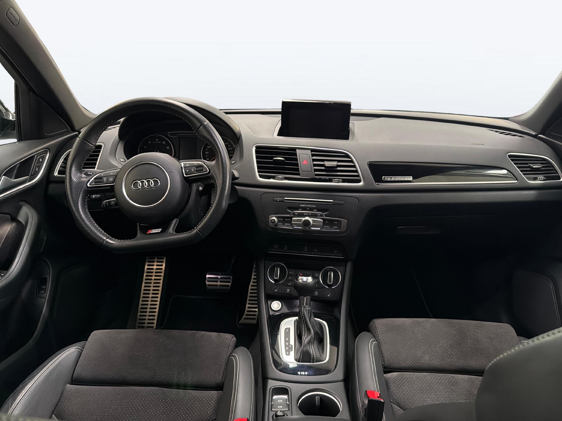 AUDI Q3 2.0 TFSI Sport quattro S-Tr.-image-6