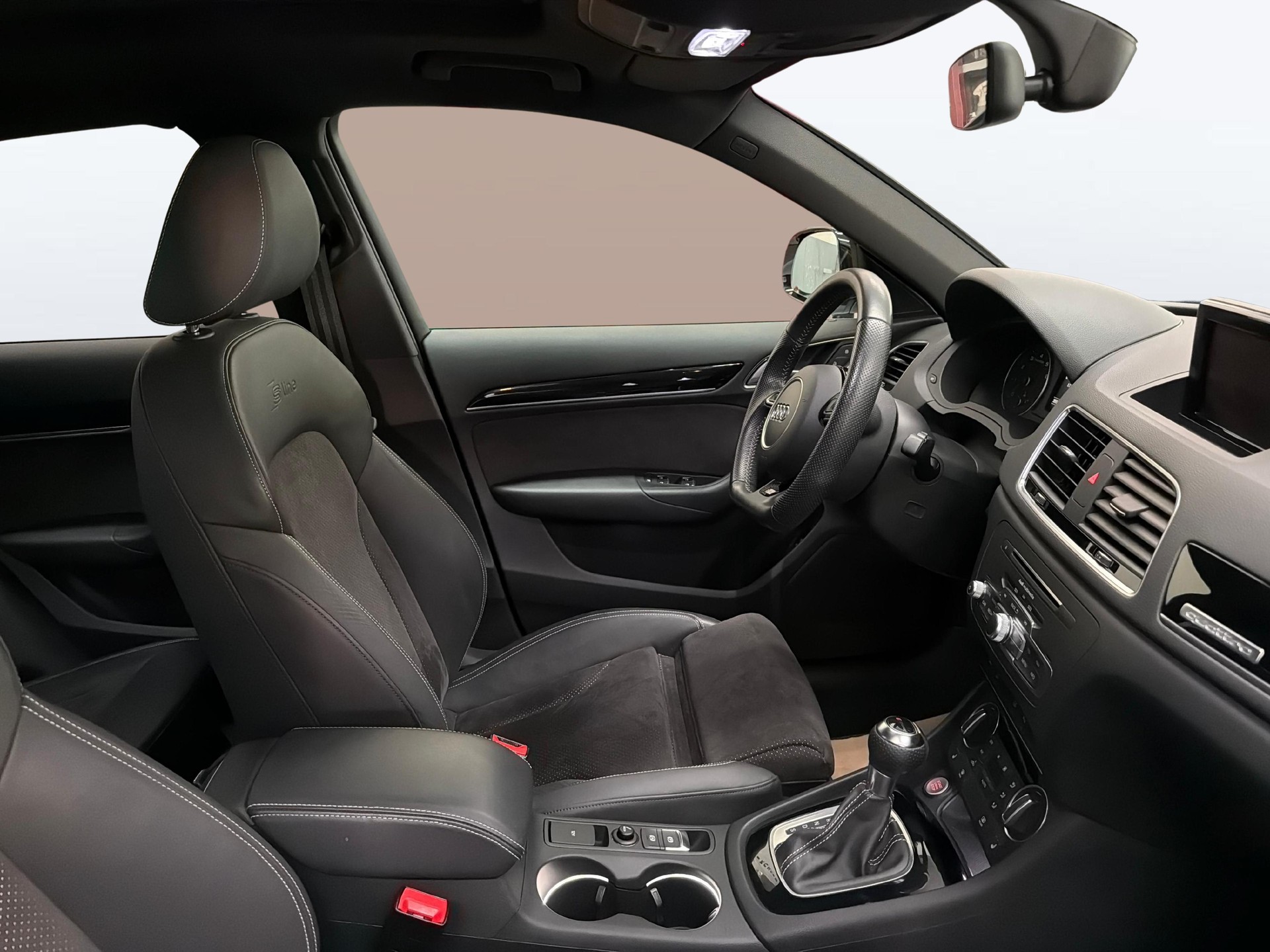 AUDI Q3 2.0 TFSI Sport quattro S-Tr.-image-7
