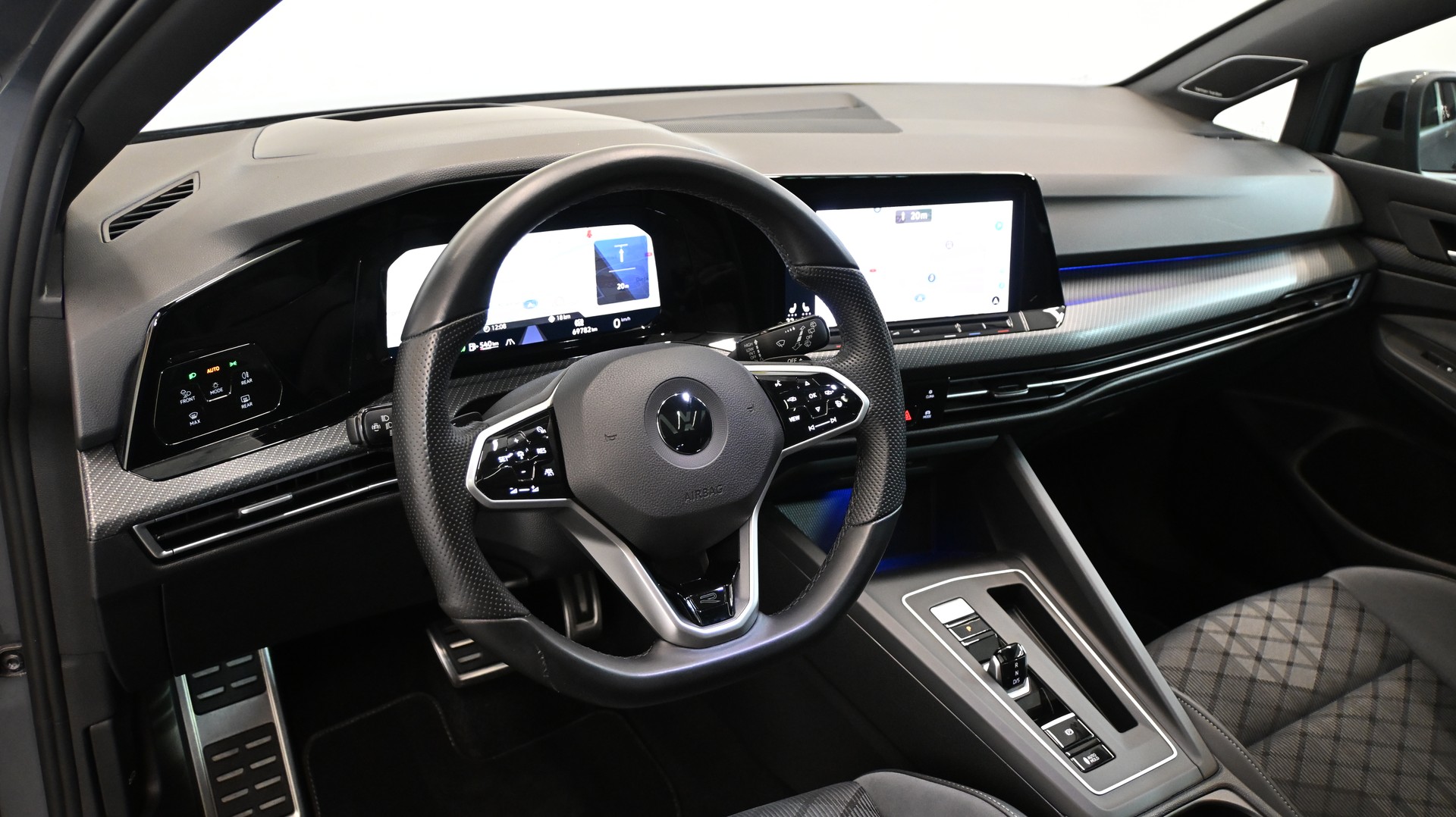 VW Golf 1.5 eTSI mHEV ACT R-Line DSG-image-2