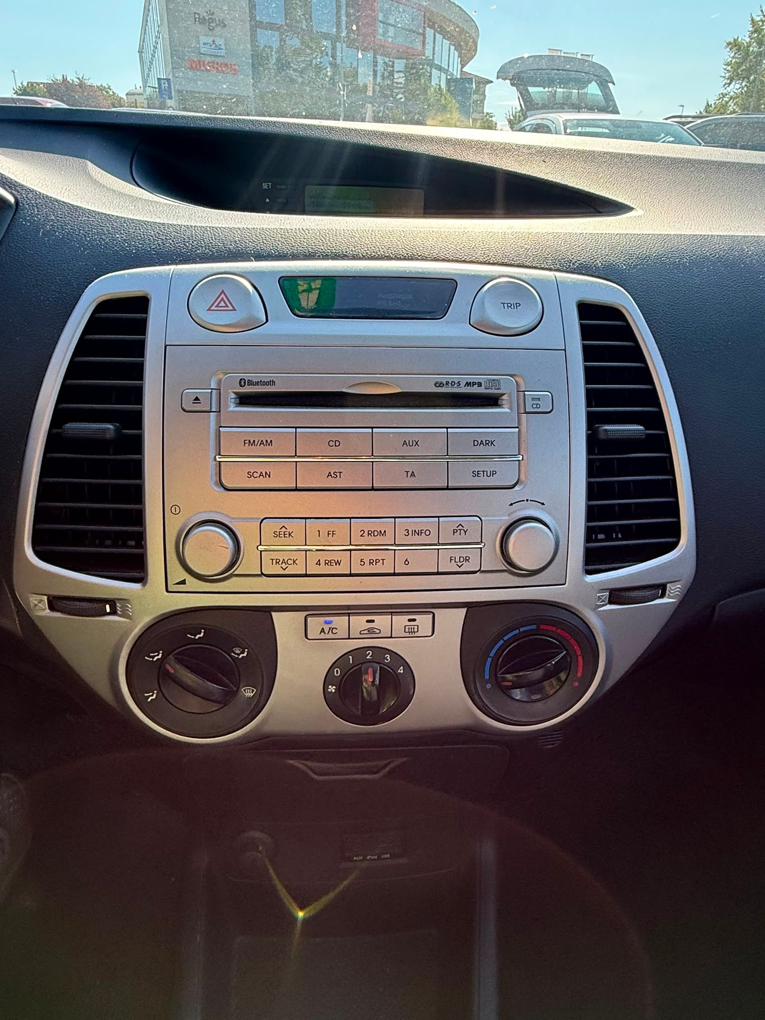 HYUNDAI i20 1.4 Style-image-11