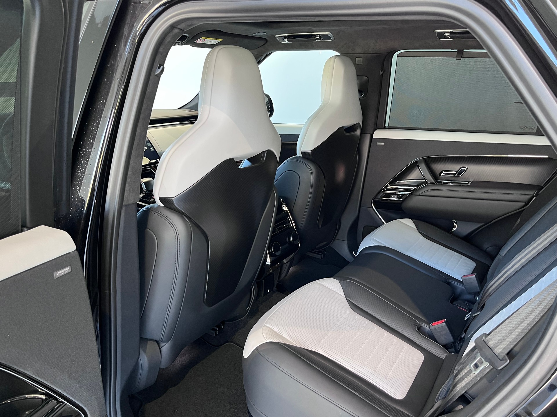 LAND ROVER Range Rover Sport P635 SV EDITION ONE-image-6