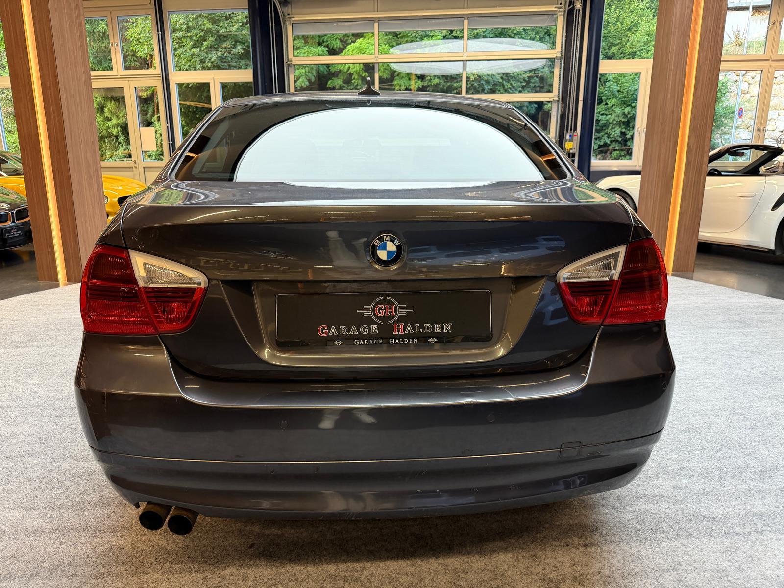 BMW 325i-image-6