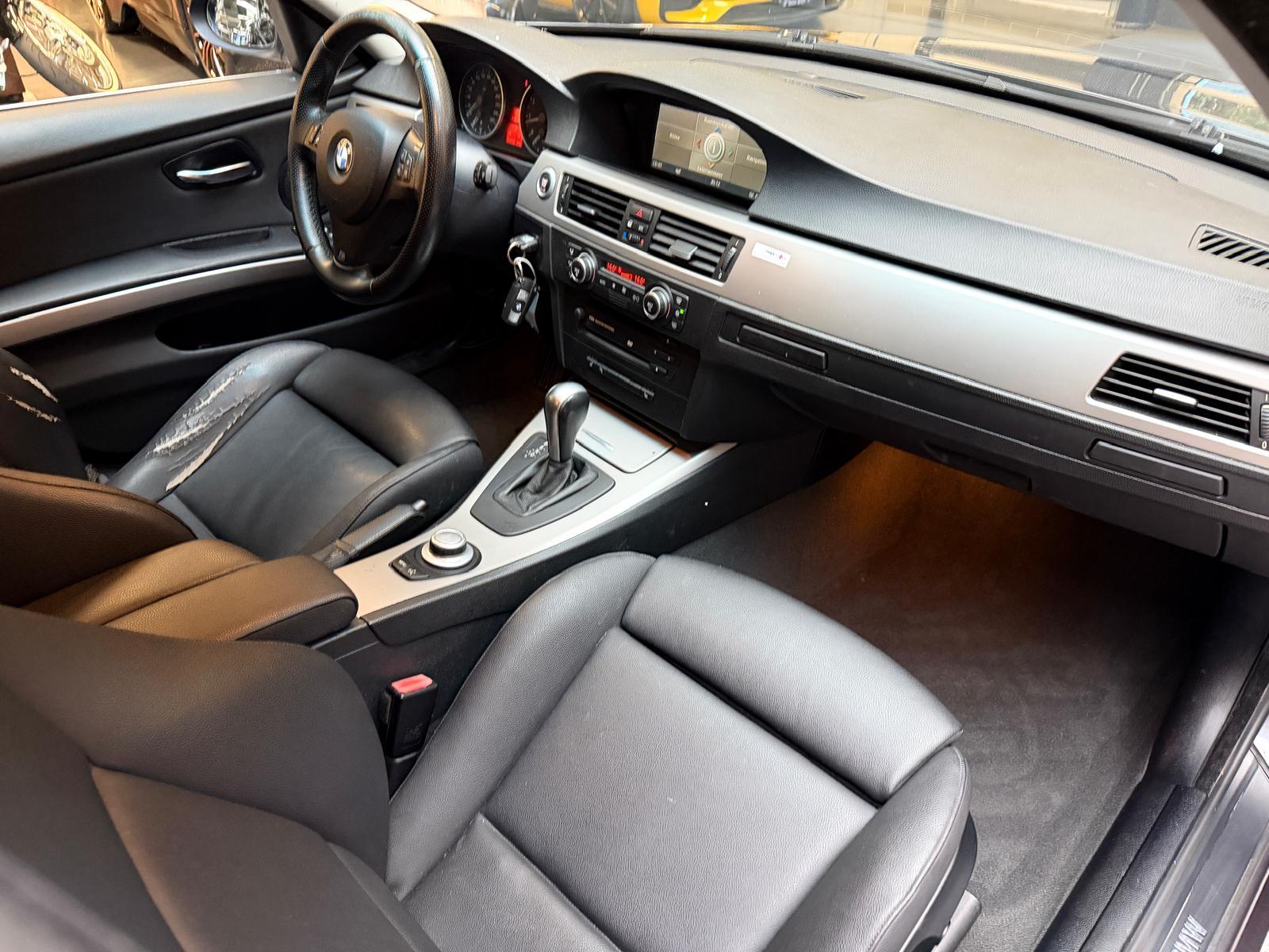 BMW 325i-image-14