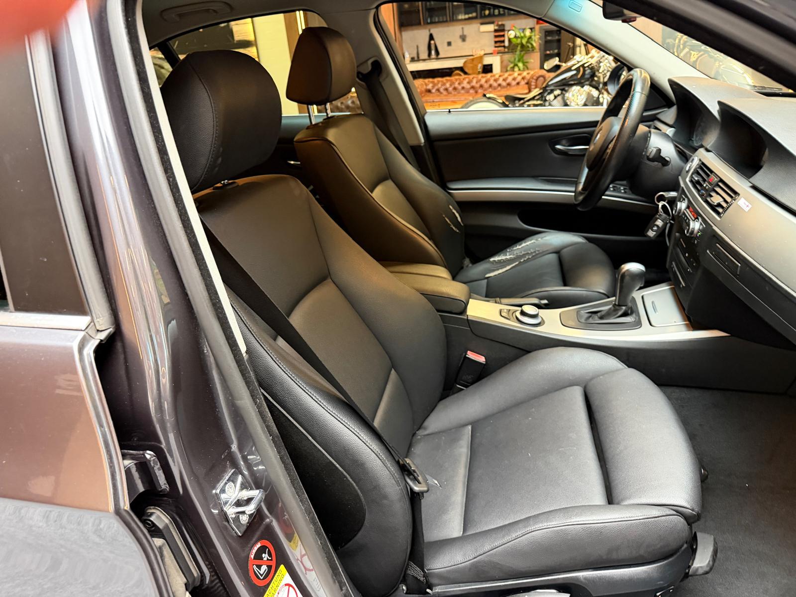 BMW 325i-image-13
