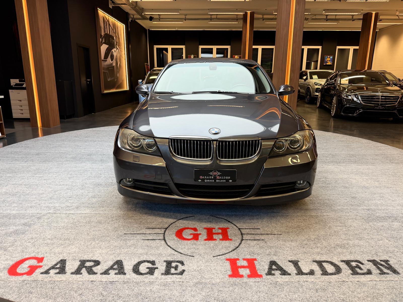 BMW 325i-image-1