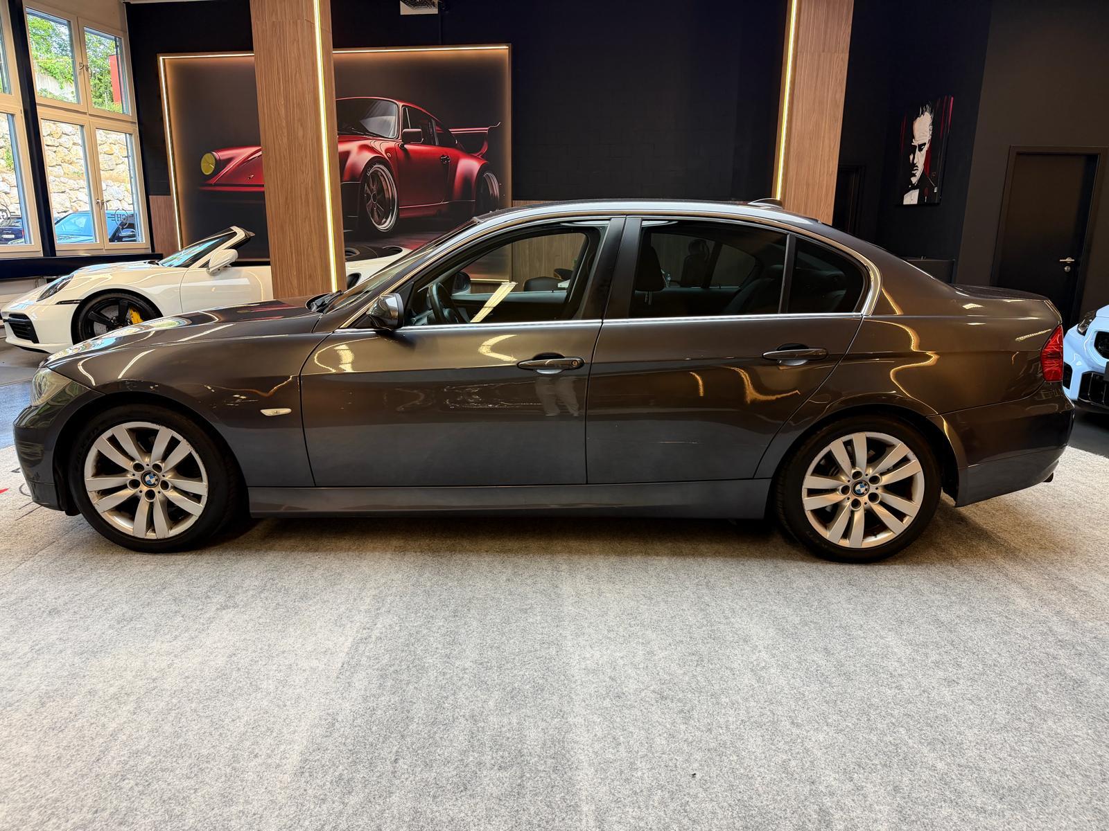 BMW 325i-image-4