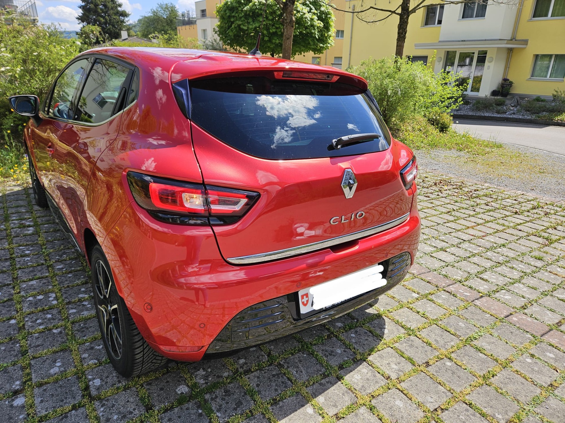 RENAULT 1.2 TCe 120 90th Anniv. S/S-image-1