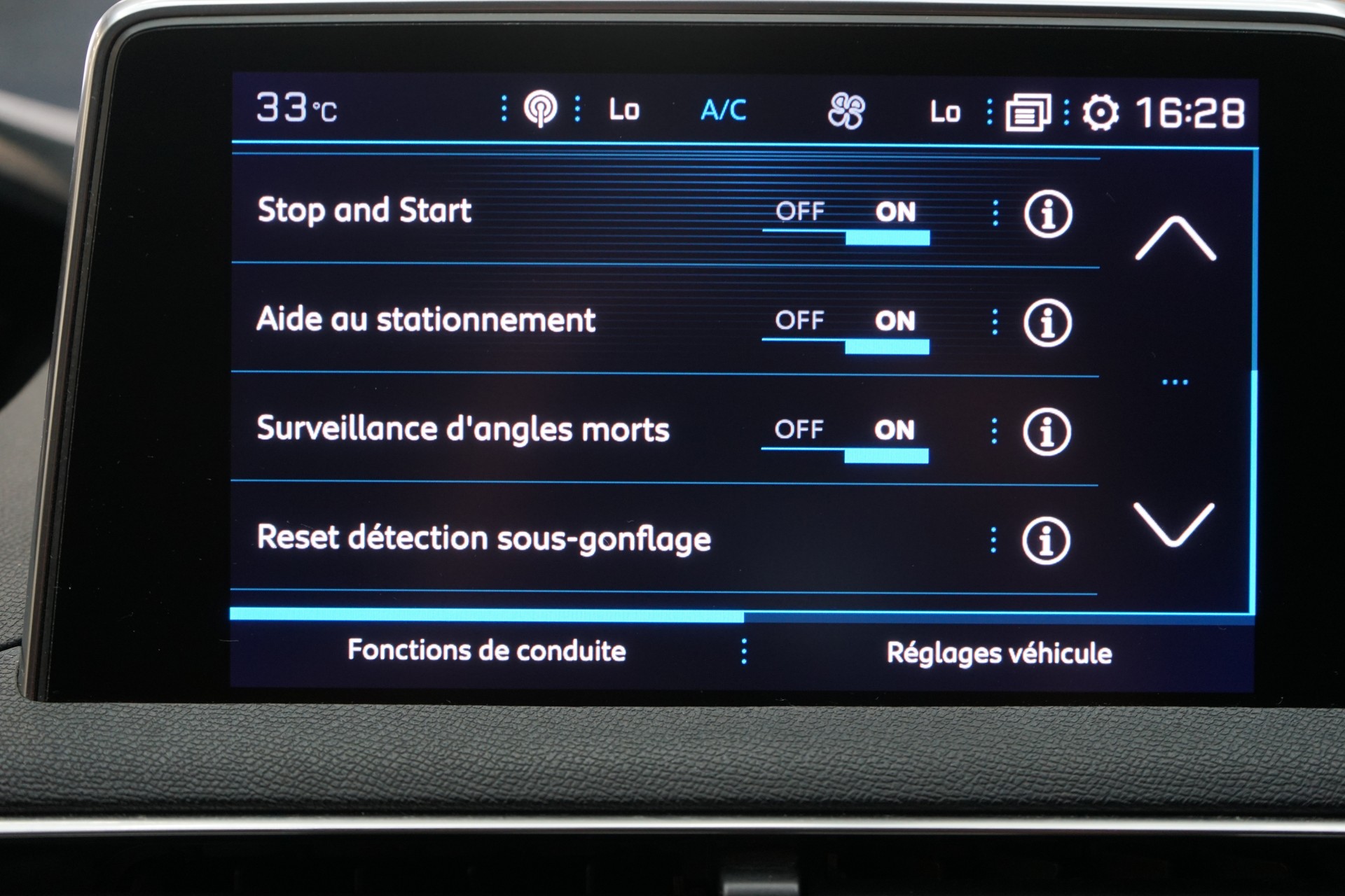 PEUGEOT 5008 1.6 THP Allure EAT-image-16