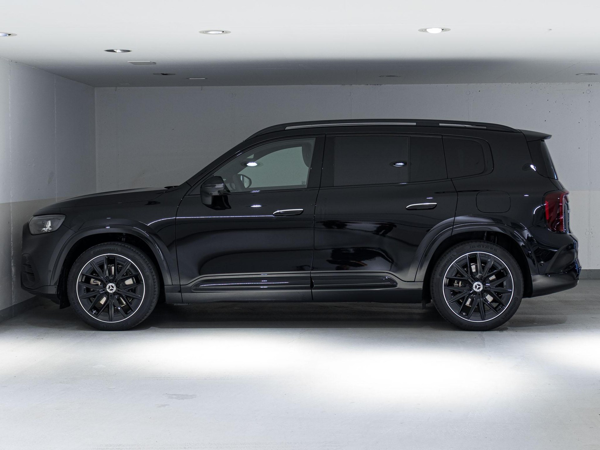 MERCEDES-BENZ GLB 220 4MATIC-image-4