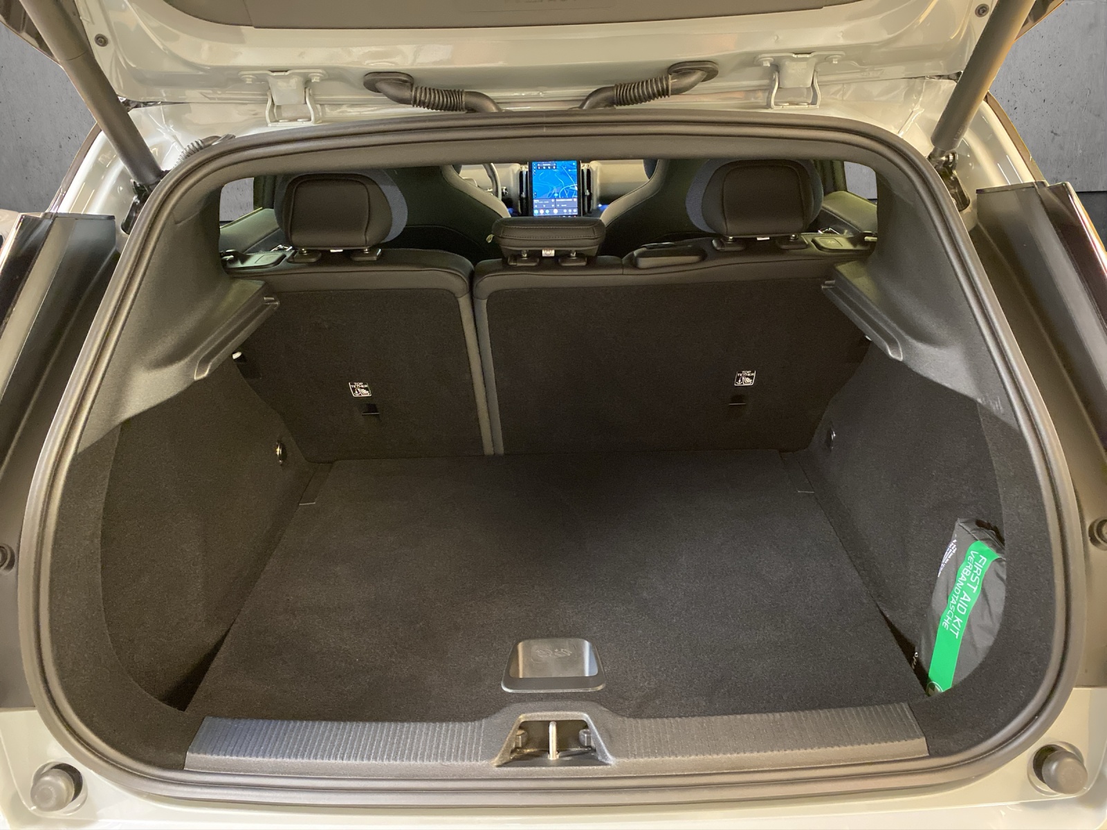 VOLVO EX30 E60 69kWh Twin Ultra-image-12