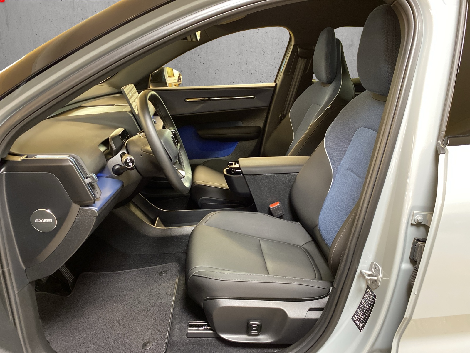 VOLVO EX30 E60 69kWh Twin Ultra-image-7