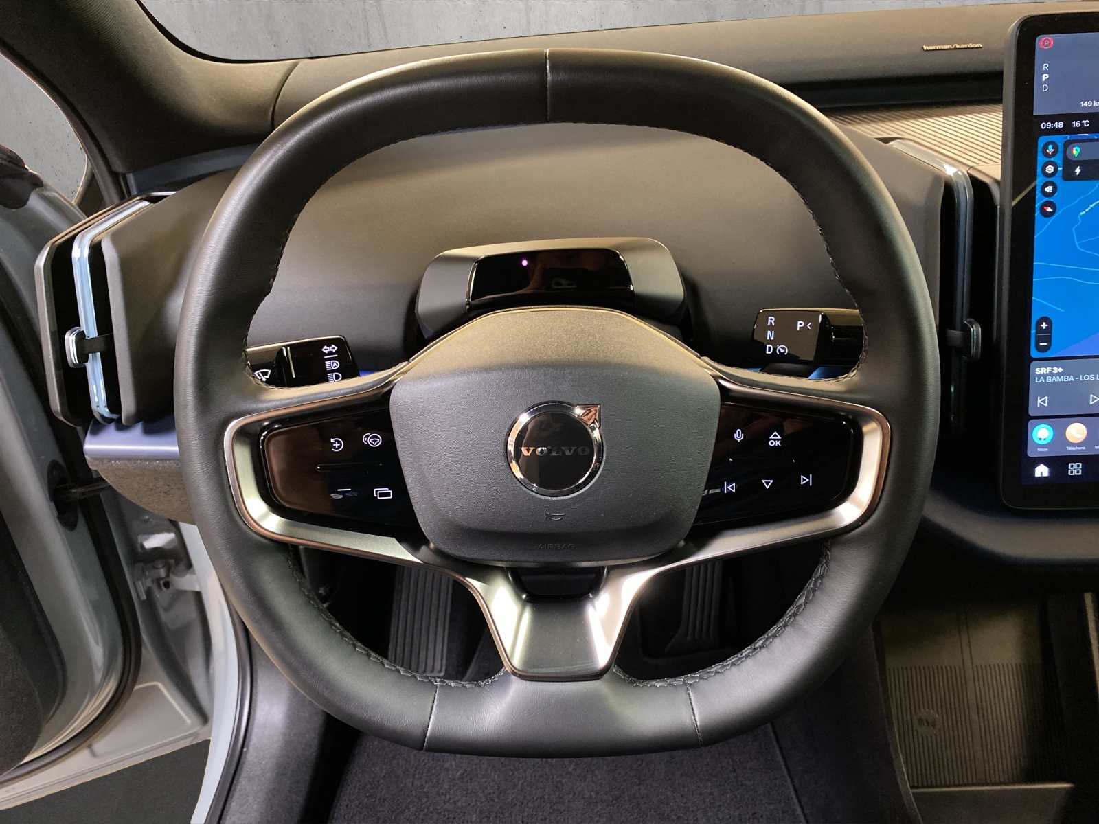VOLVO EX30 E60 69kWh Twin Ultra-image-9