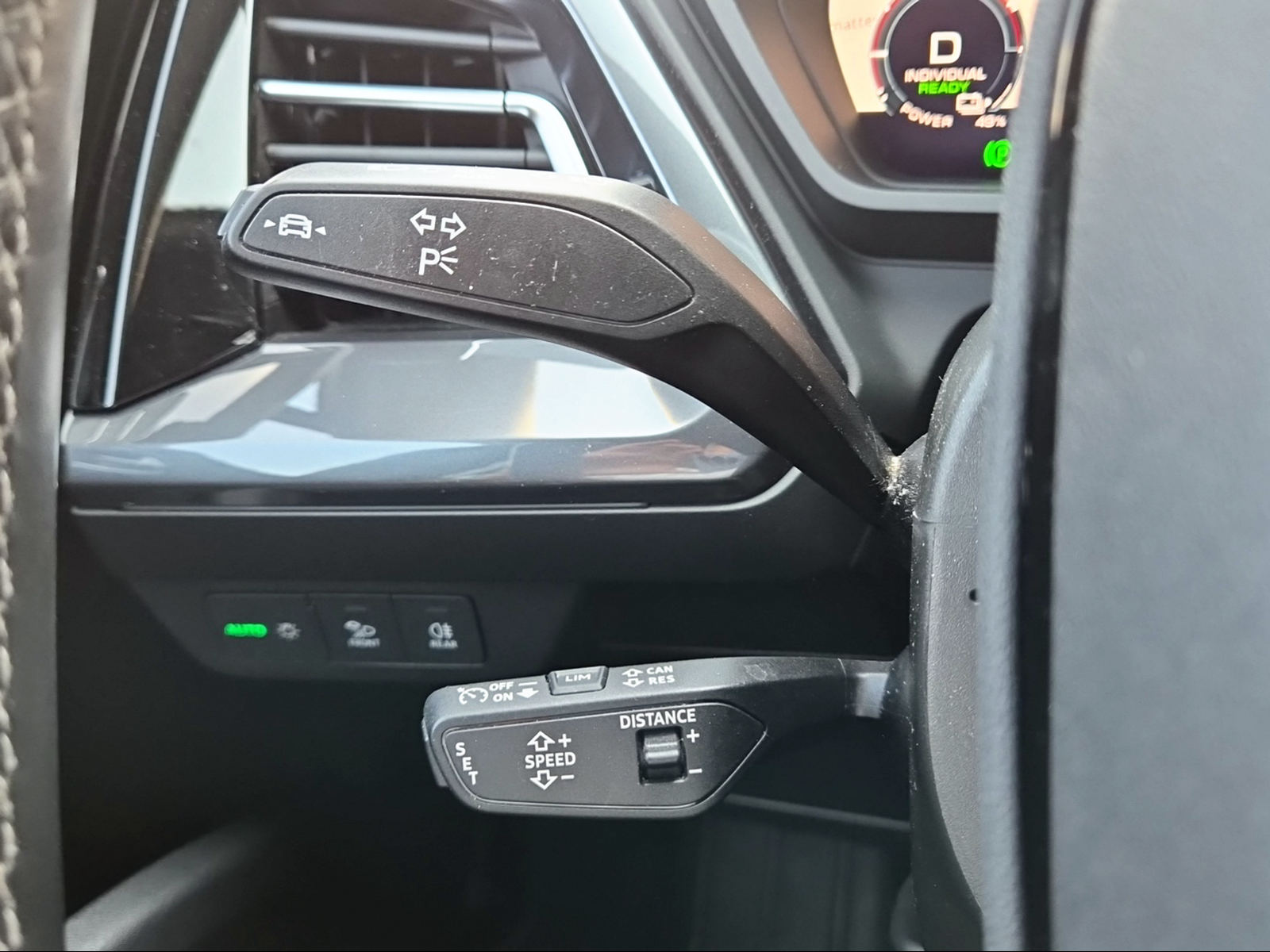 AUDI Q4 e-tron 50 quattro Edition One Taifungrau Metallic-image-15