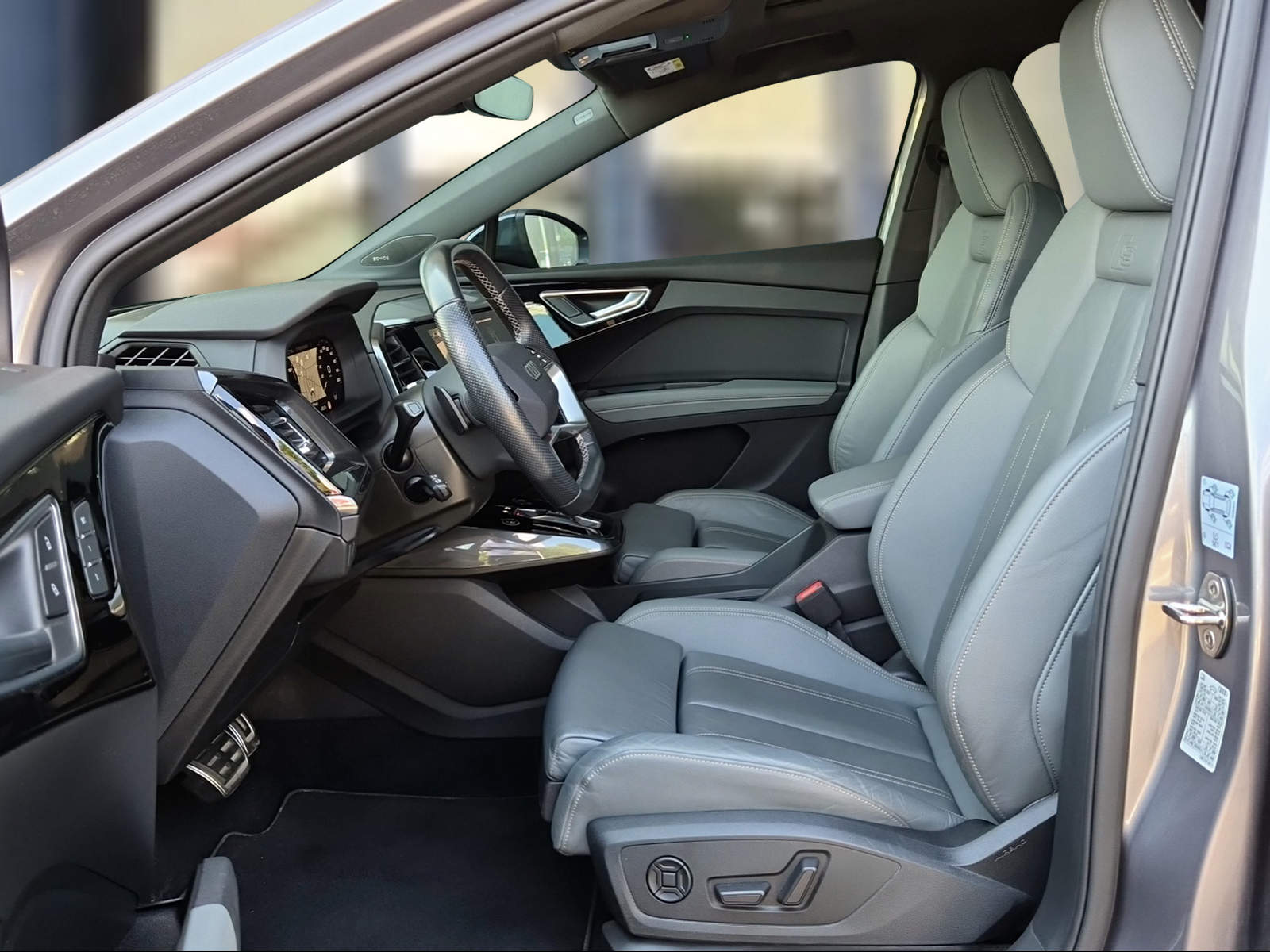 AUDI Q4 e-tron 50 quattro Edition One Taifungrau Metallic-image-8