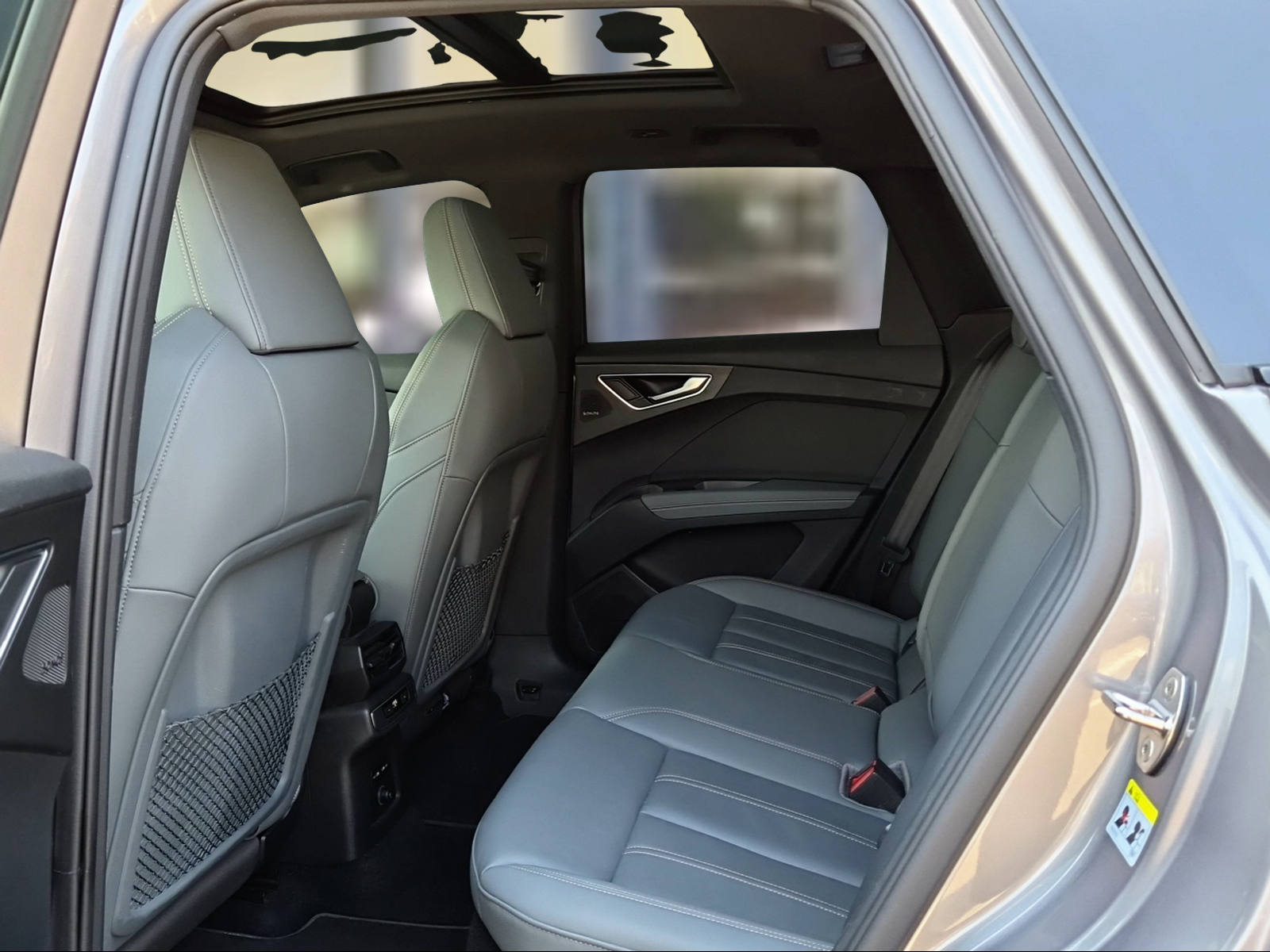AUDI Q4 e-tron 50 quattro Edition One Taifungrau Metallic-image-9