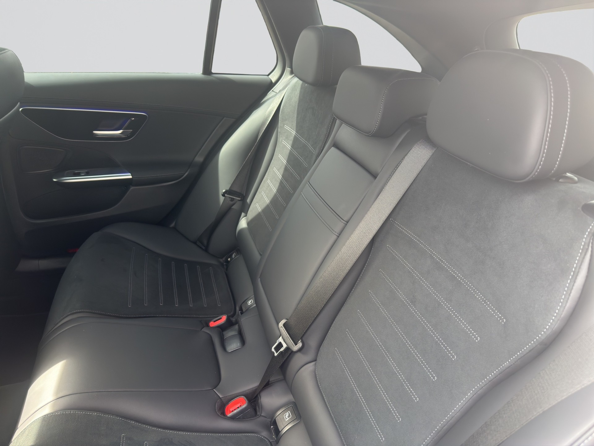 MERCEDES-BENZ C 300 d T AMG Line Night-image-7