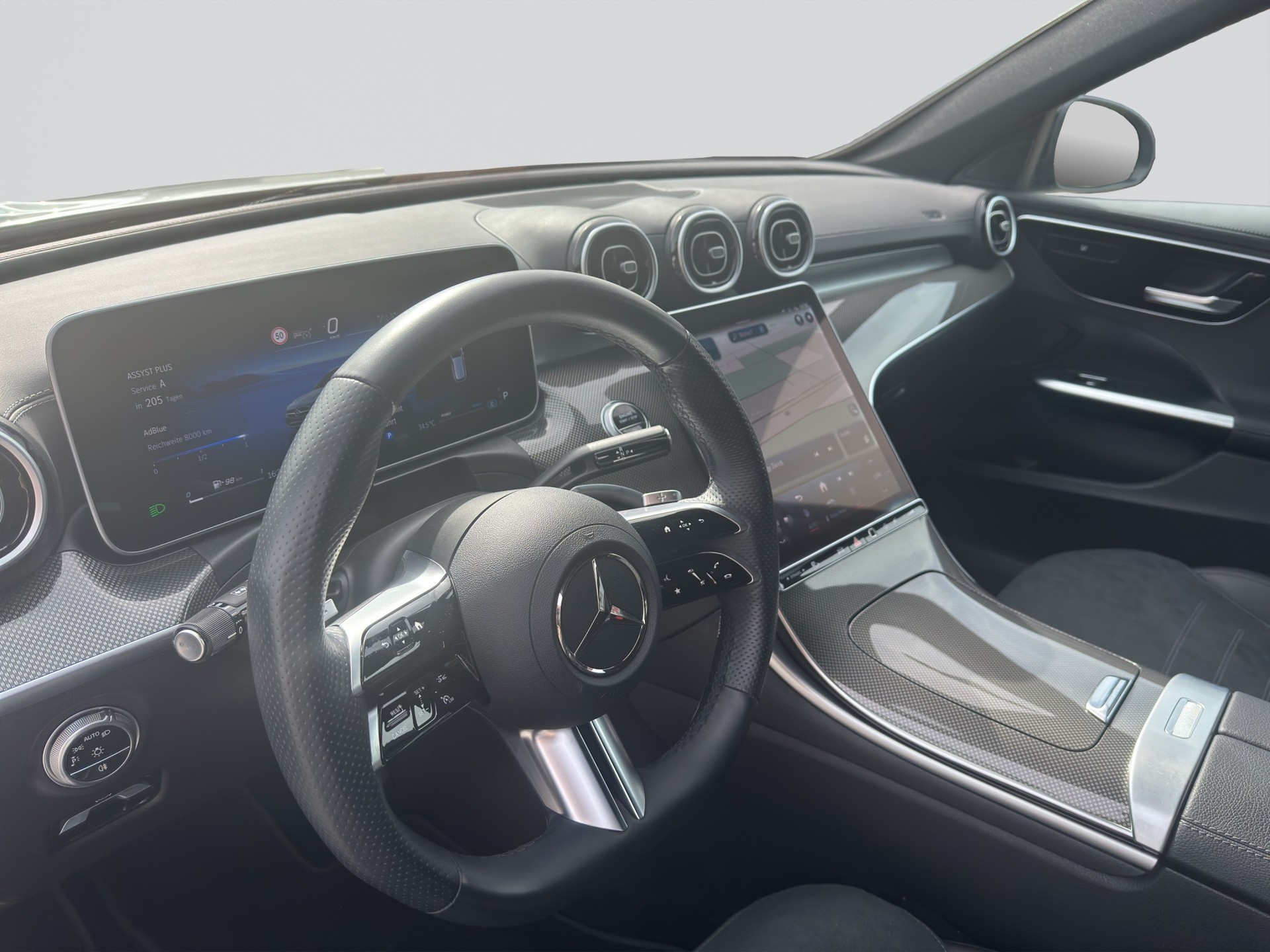 MERCEDES-BENZ C 300 d T AMG Line Night-image-6