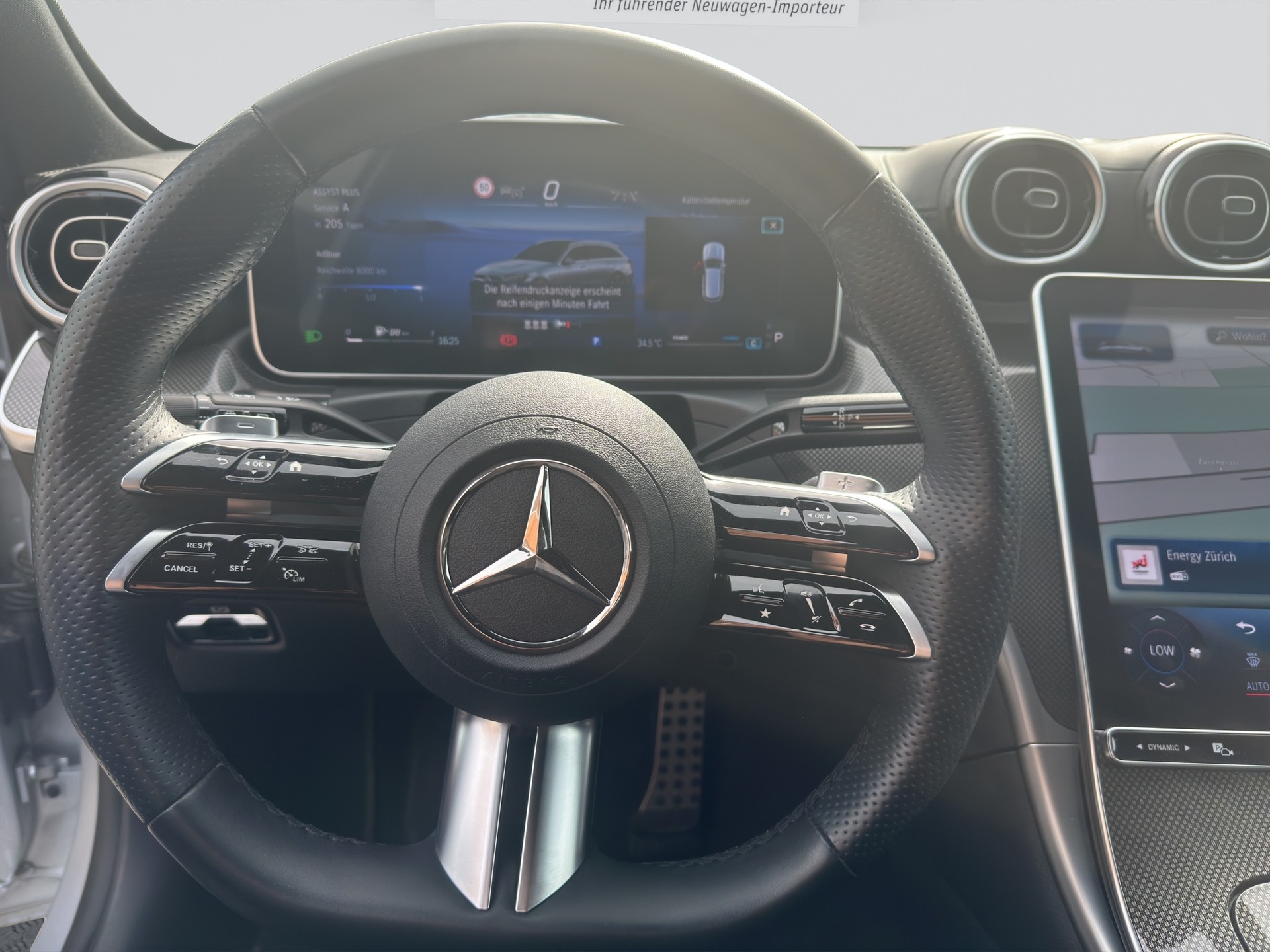MERCEDES-BENZ C 300 d T AMG Line Night-image-10