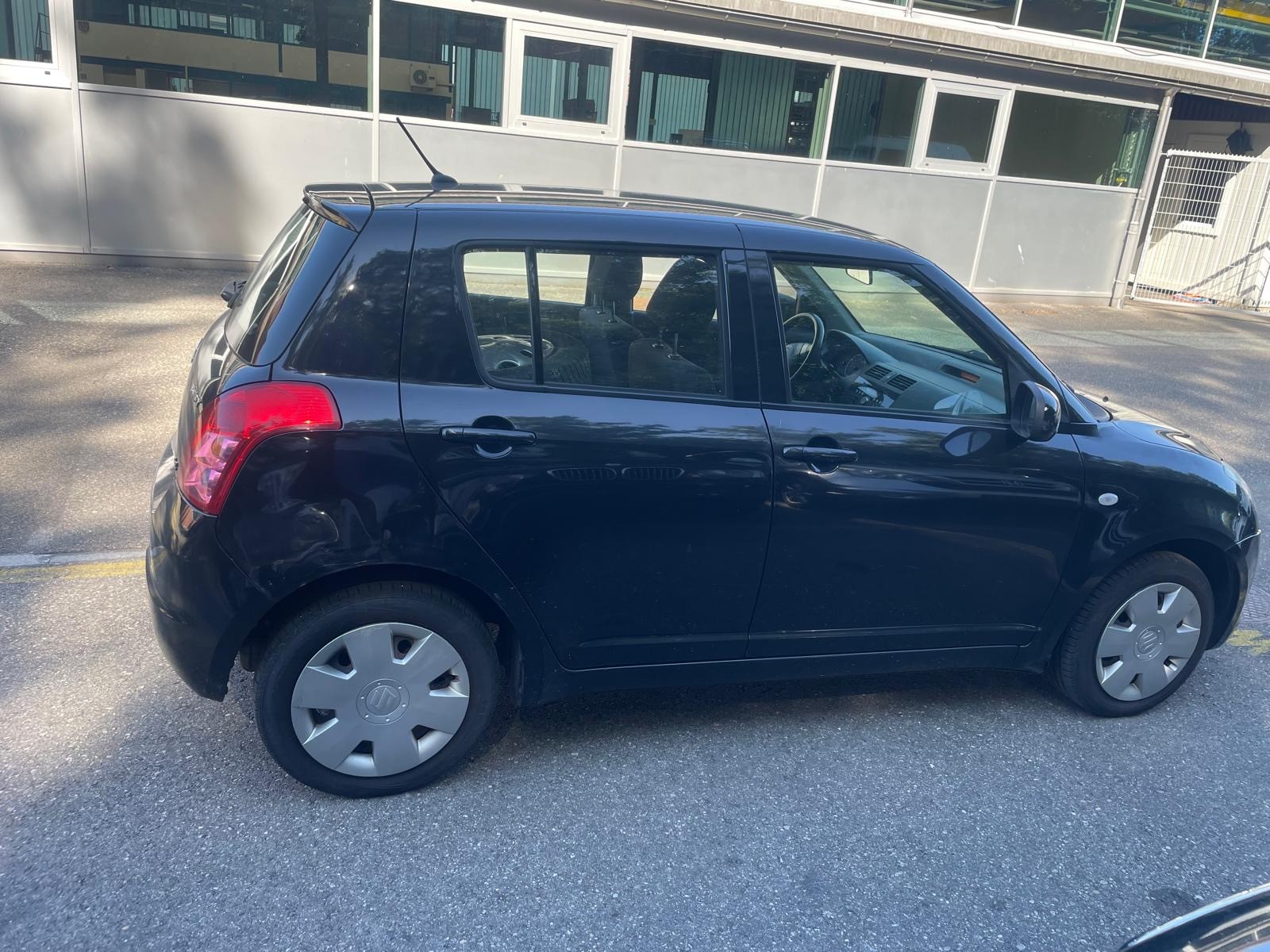 SUZUKI Swift 1.3i 16V GL Top 4x4-image-7