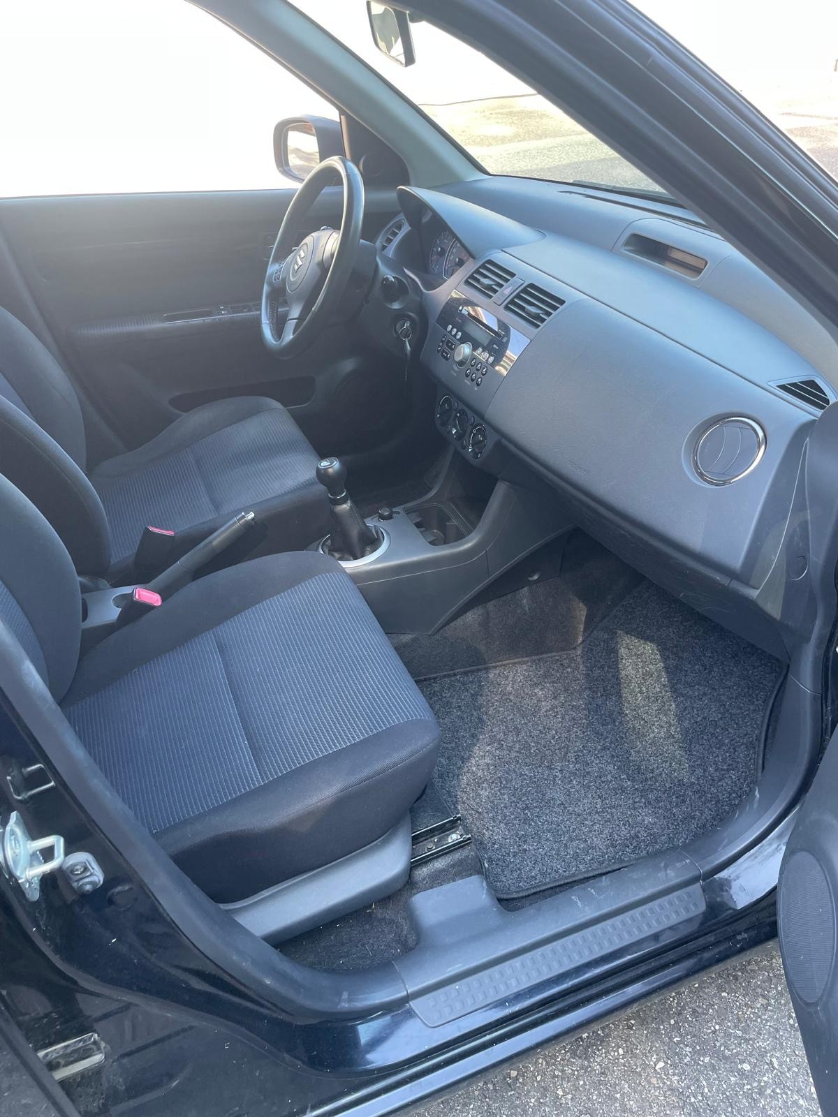 SUZUKI Swift 1.3i 16V GL Top 4x4-image-14