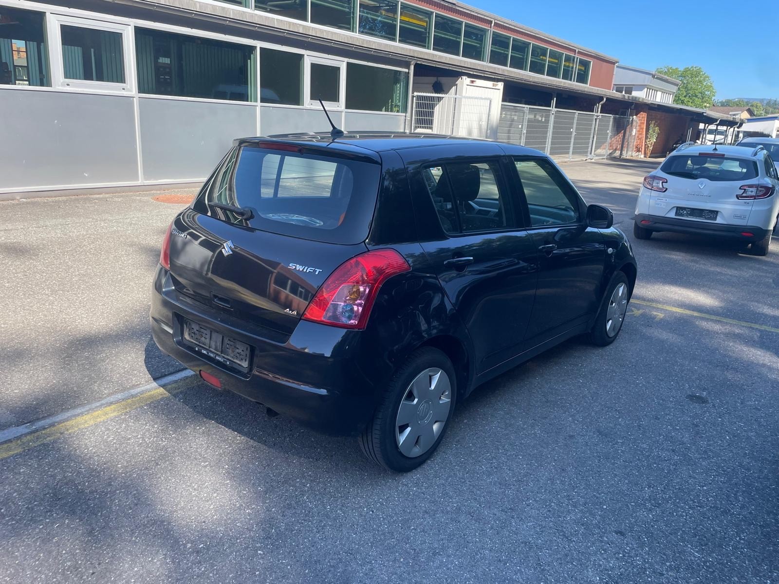 SUZUKI Swift 1.3i 16V GL Top 4x4-image-3