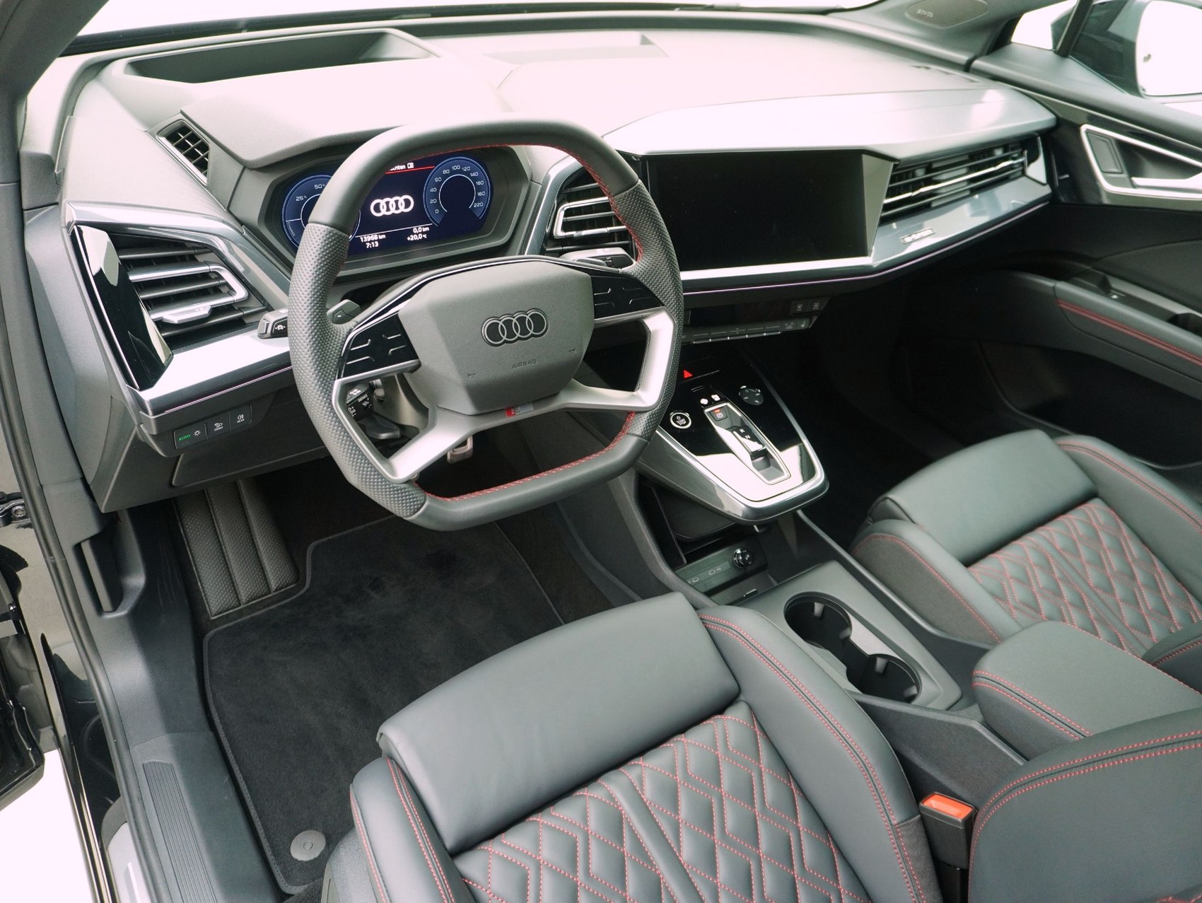 AUDI Q4 e-tron Sportback 55 S line quattro **Audi Werksgarantie bis 08/2030**-image-10