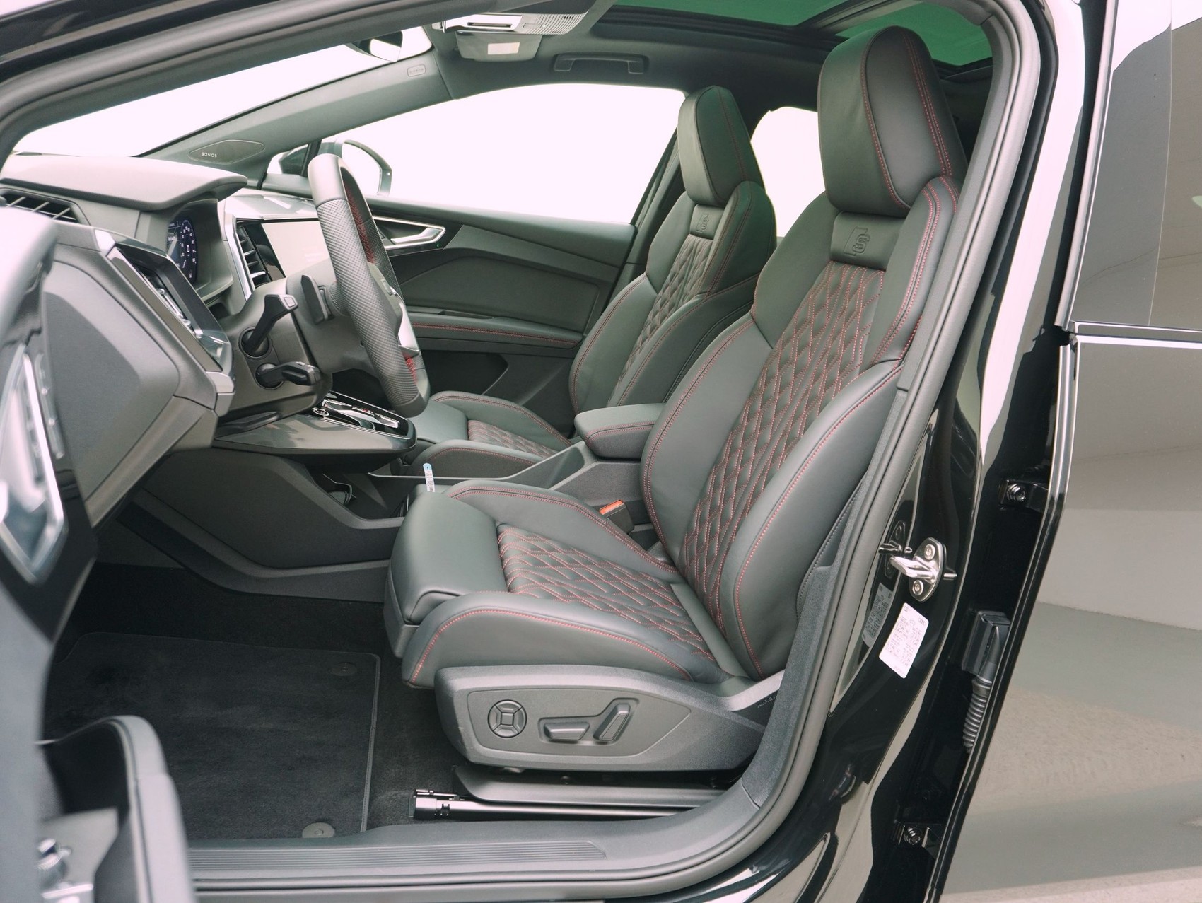 AUDI Q4 e-tron Sportback 55 S line quattro **Audi Werksgarantie bis 08/2030**-image-9