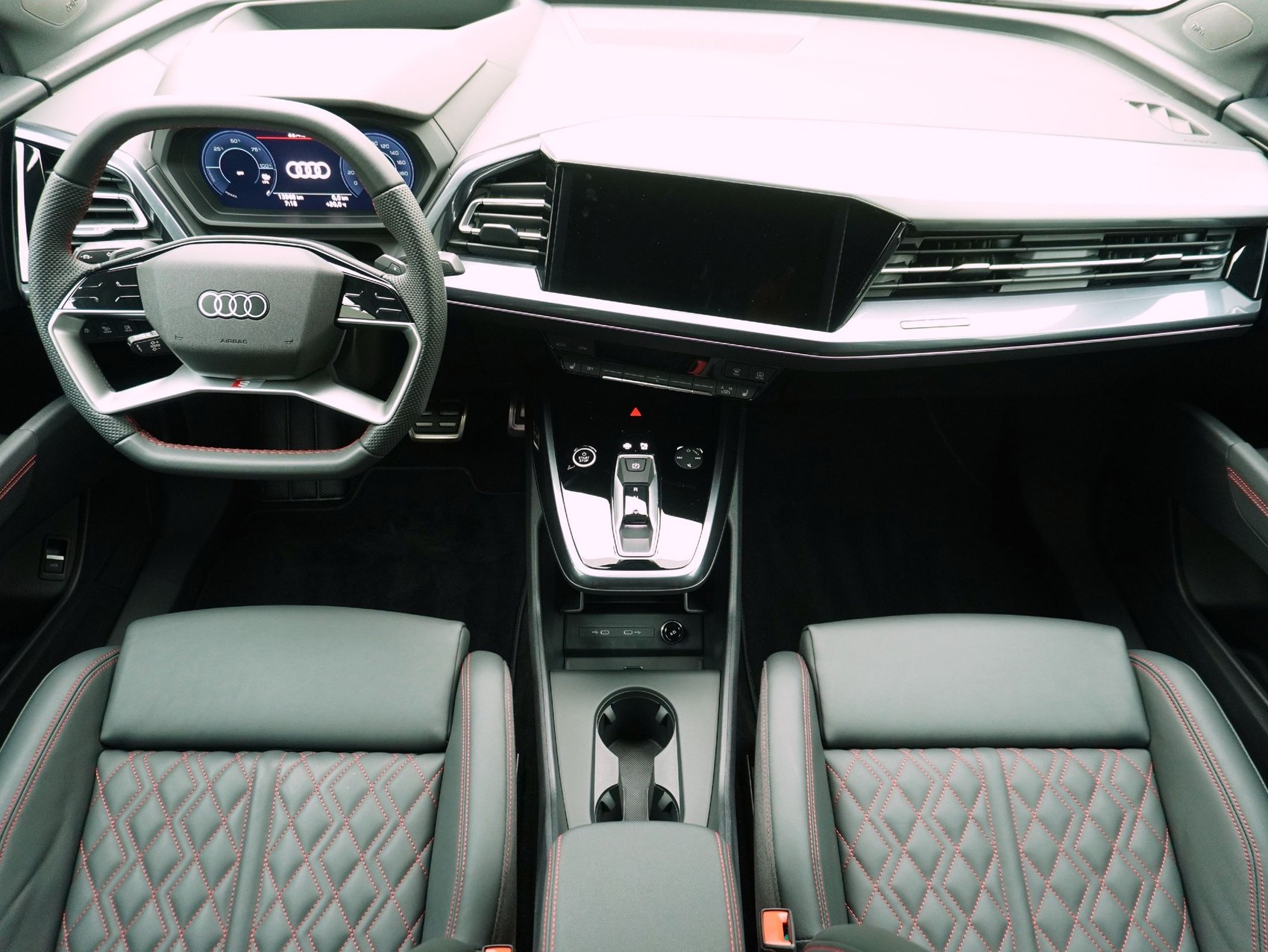 AUDI Q4 e-tron Sportback 55 S line quattro **Audi Werksgarantie bis 08/2030**-image-13