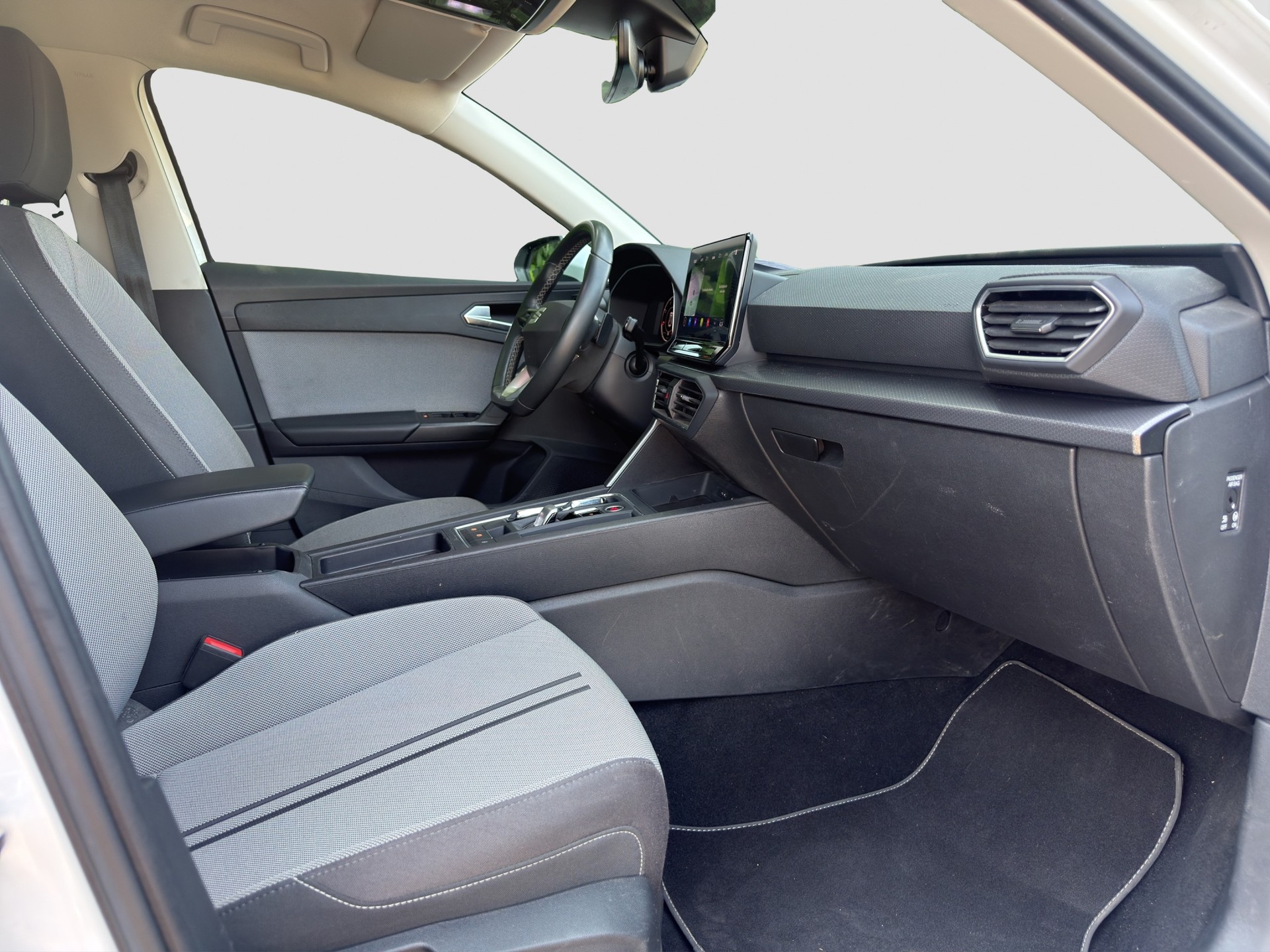 SEAT Leon ST 2.0 TDI EVO DSG Style ** Frisch ab MFK und Service ** CH Auto ** 1. Hand **-image-10