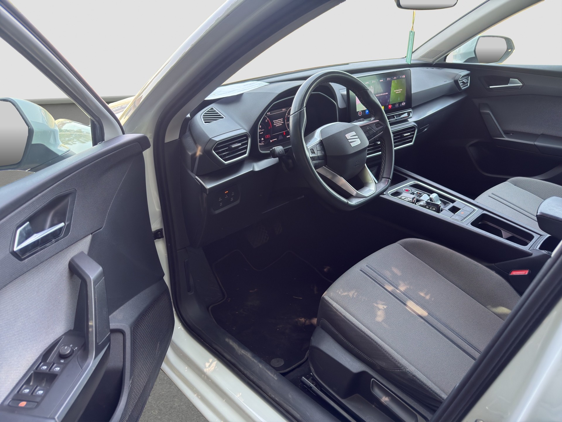 SEAT Leon ST 2.0 TDI EVO DSG Style ** Frisch ab MFK und Service ** CH Auto ** 1. Hand **-image-8