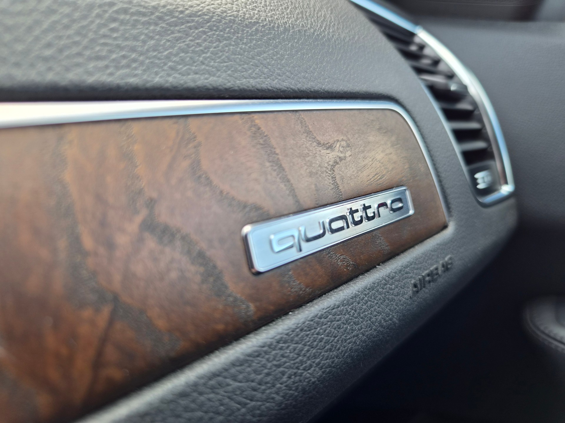 AUDI Q5 2.0 TDI quattro S-tronic-image-21