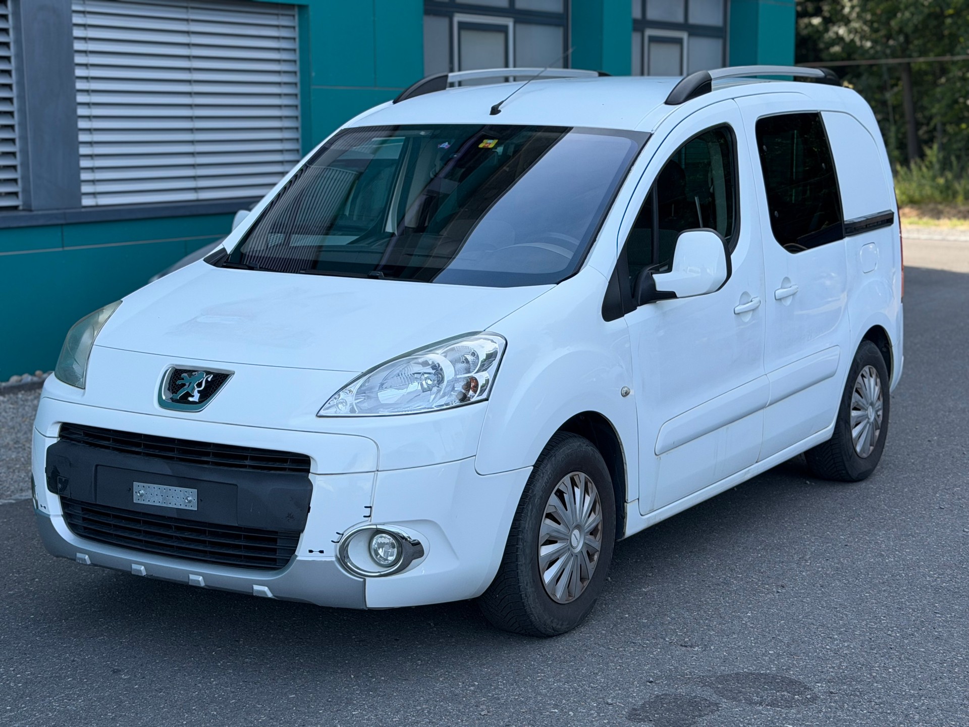 PEUGEOT Partner 1.6 Outdoor-image-0