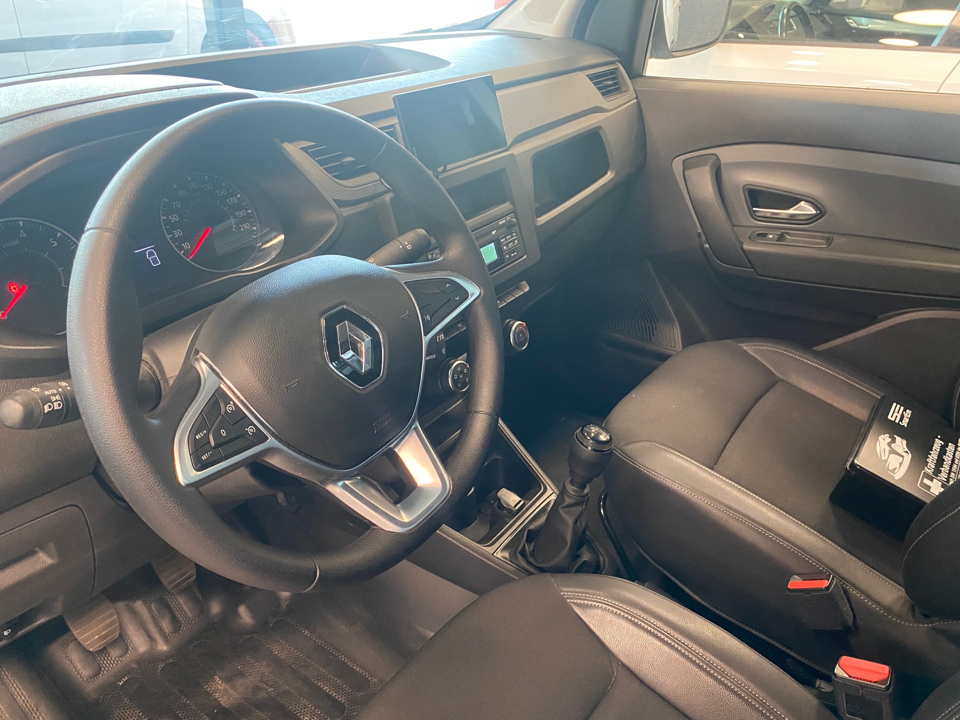 RENAULT Kangoo 1.5 Blue dCi 95 Extra-image-4