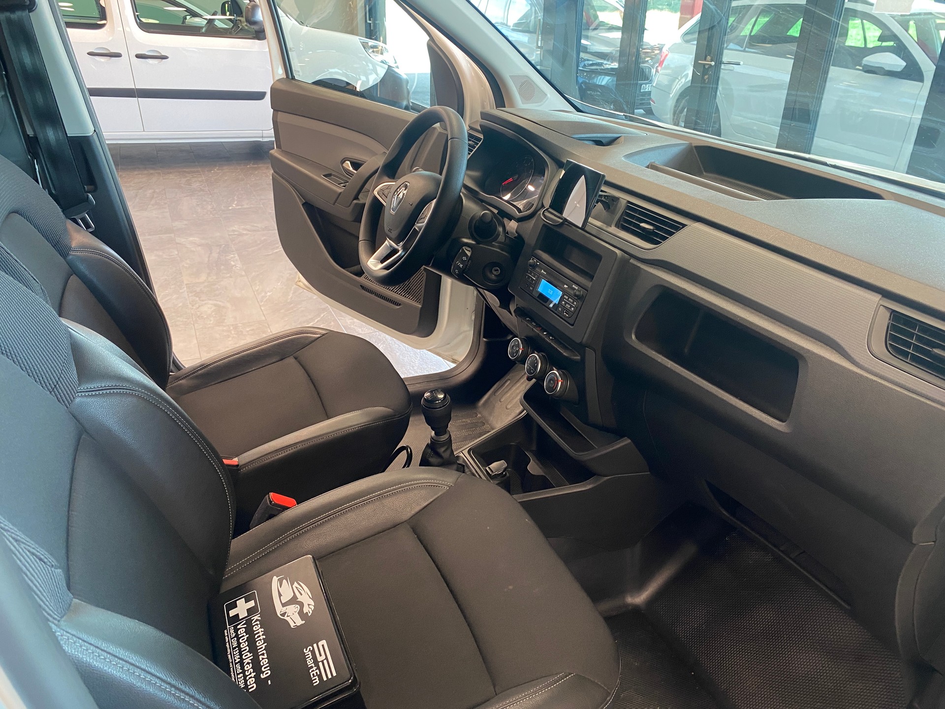 RENAULT Kangoo 1.5 Blue dCi 95 Extra-image-5