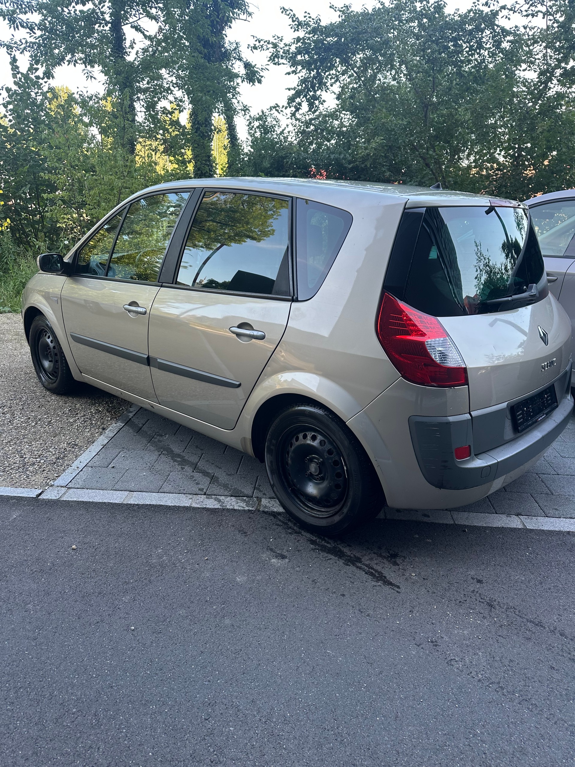 RENAULT Scénic 2.0 16V Expression-image-0