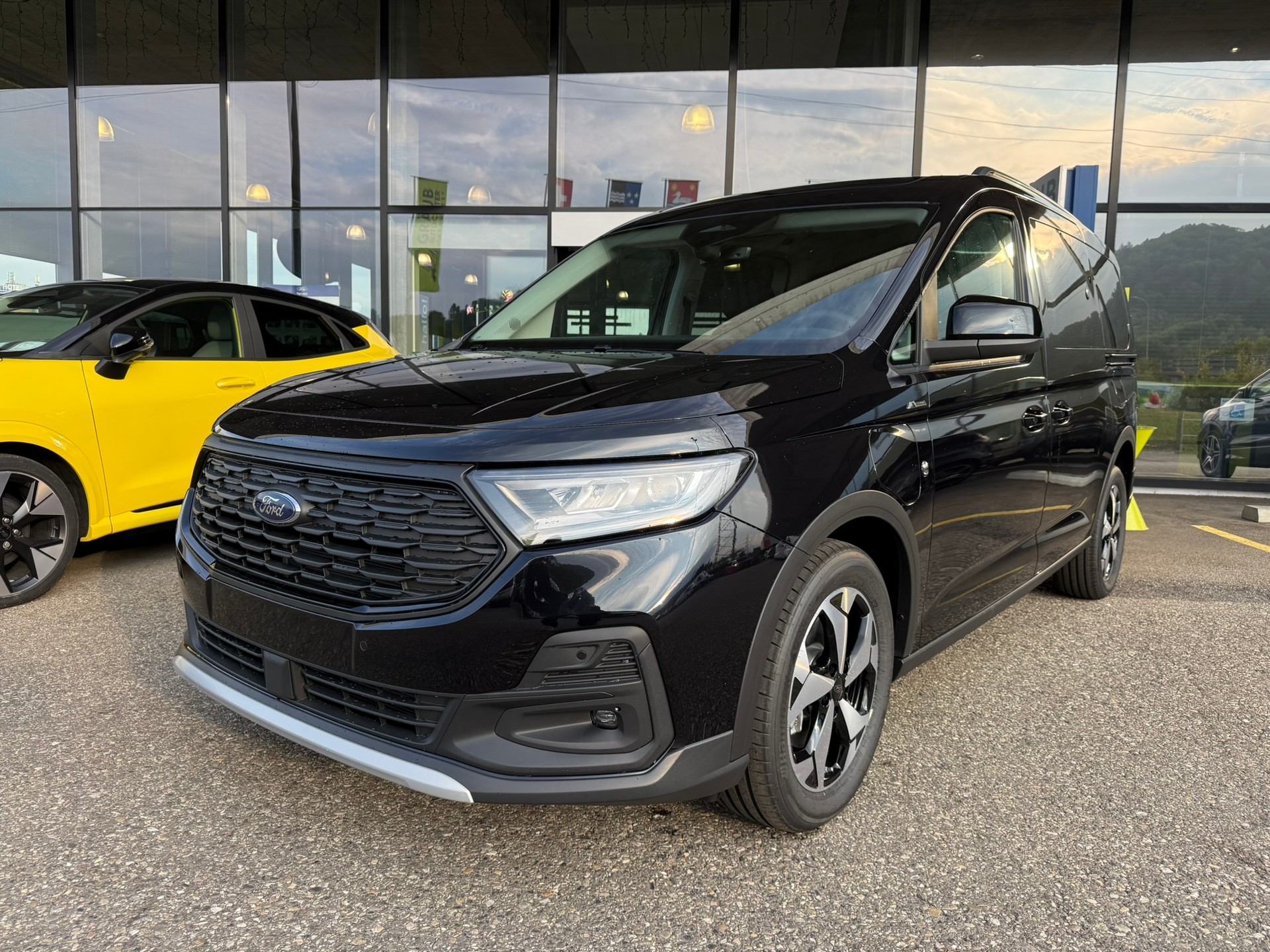 FORD Grand Tourneo Connect 1.5 PHEV Active Automat-image-0