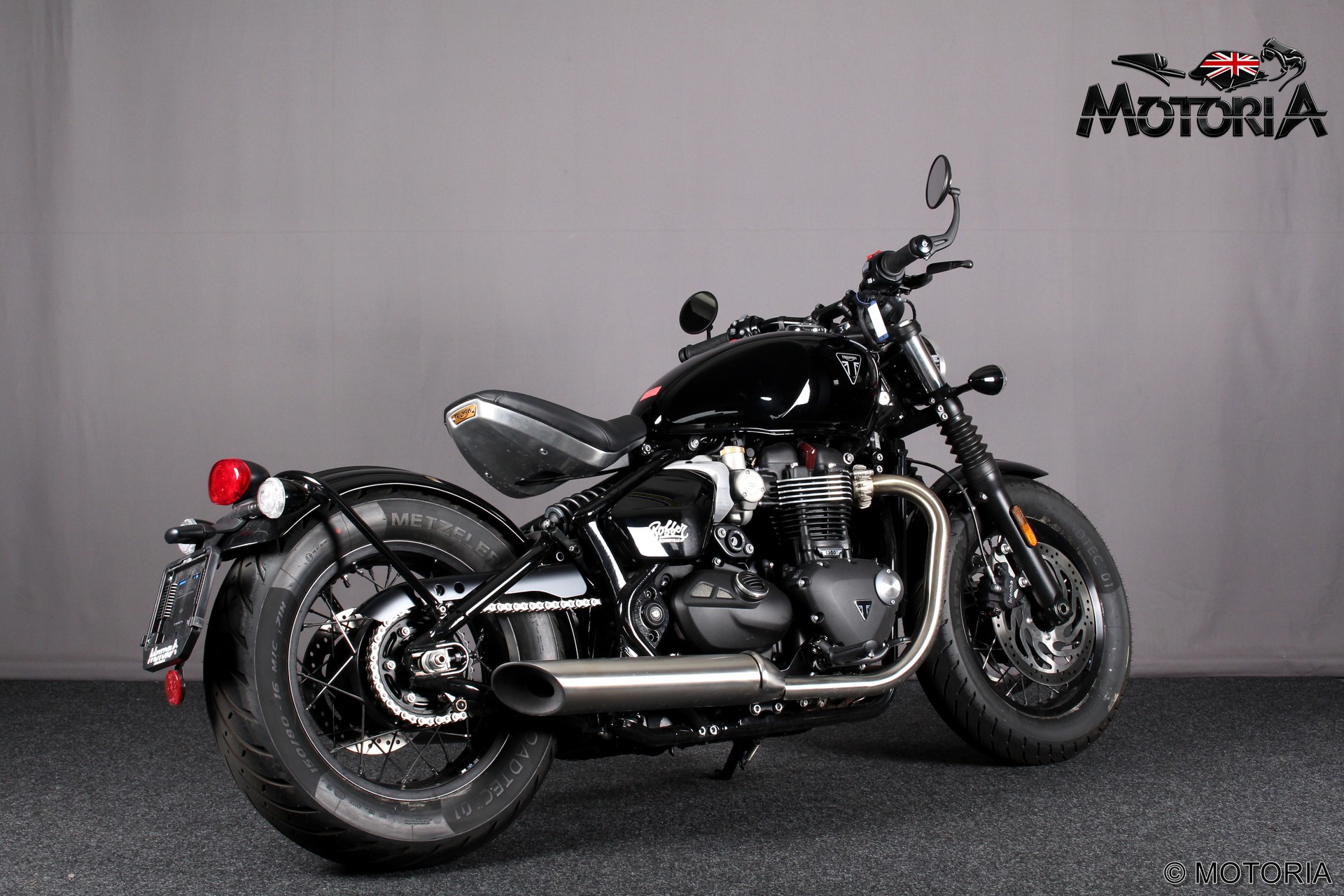 TRIUMPH Bonneville 1200 Bobber-showroom-element-2