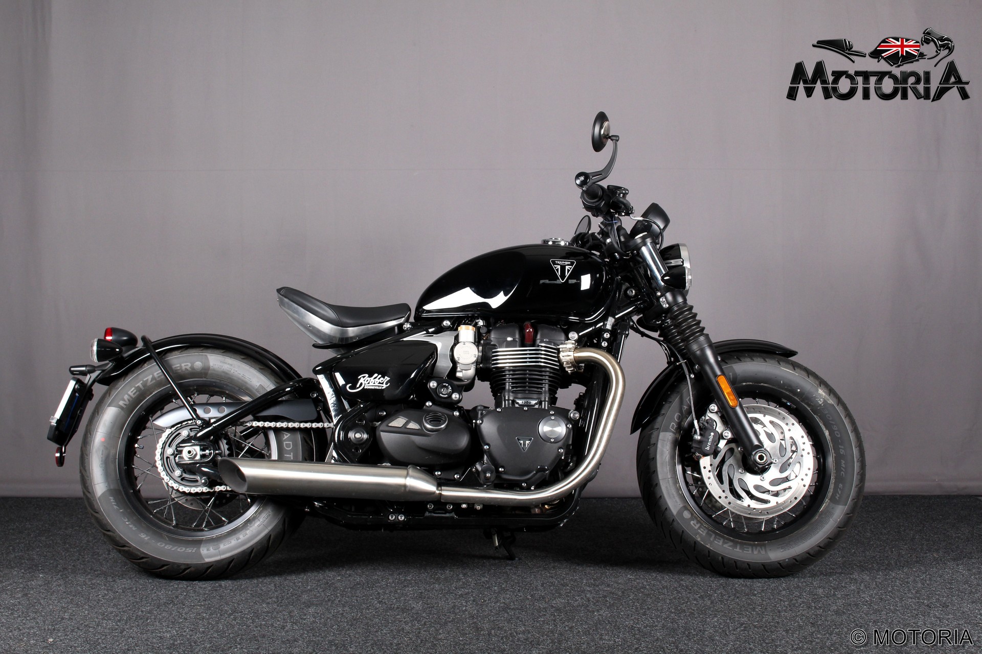 TRIUMPH Bonneville 1200 Bobber-showroom-element-1