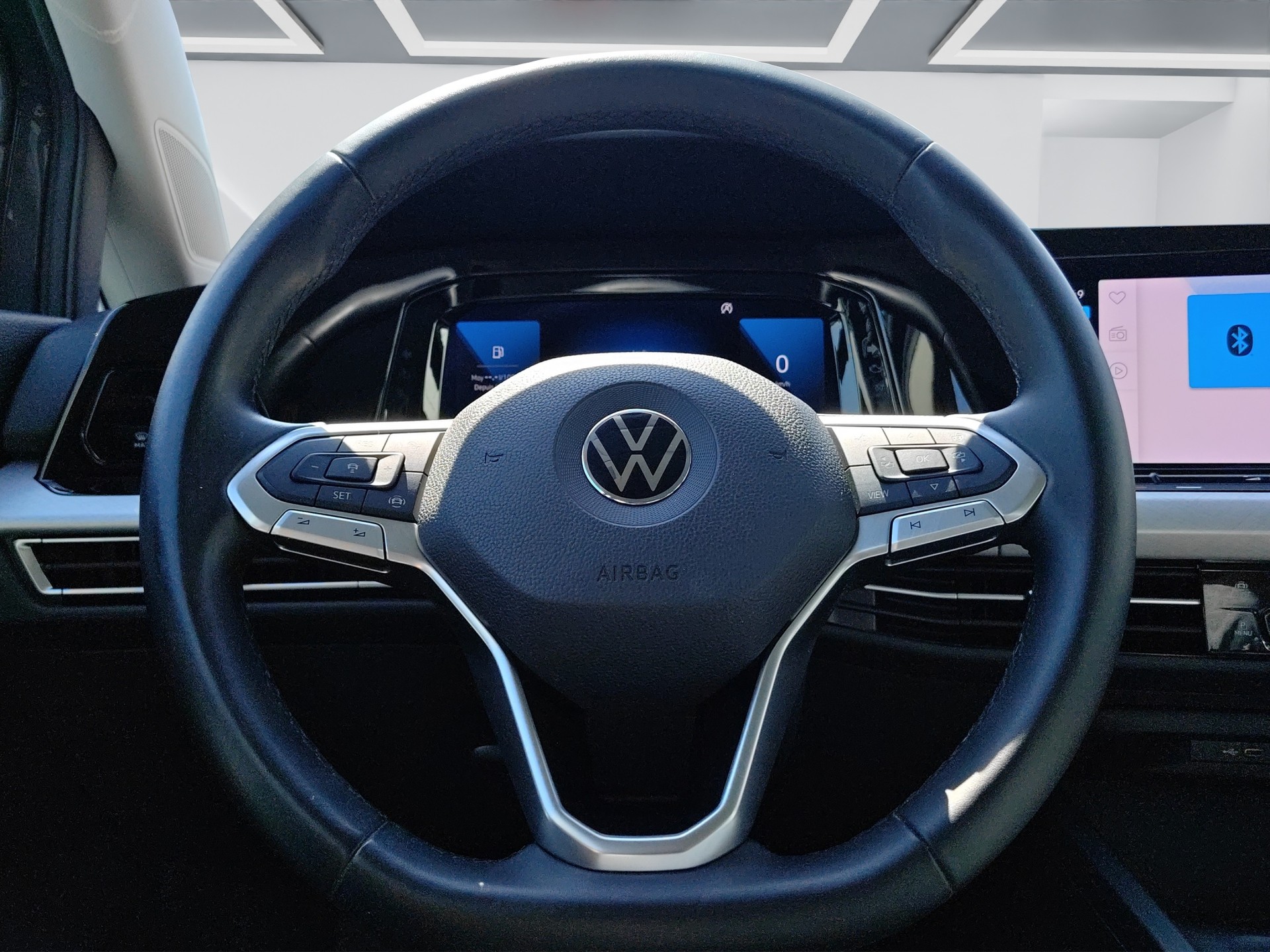 VW Golf 1.5 TSI ACT Life-image-10