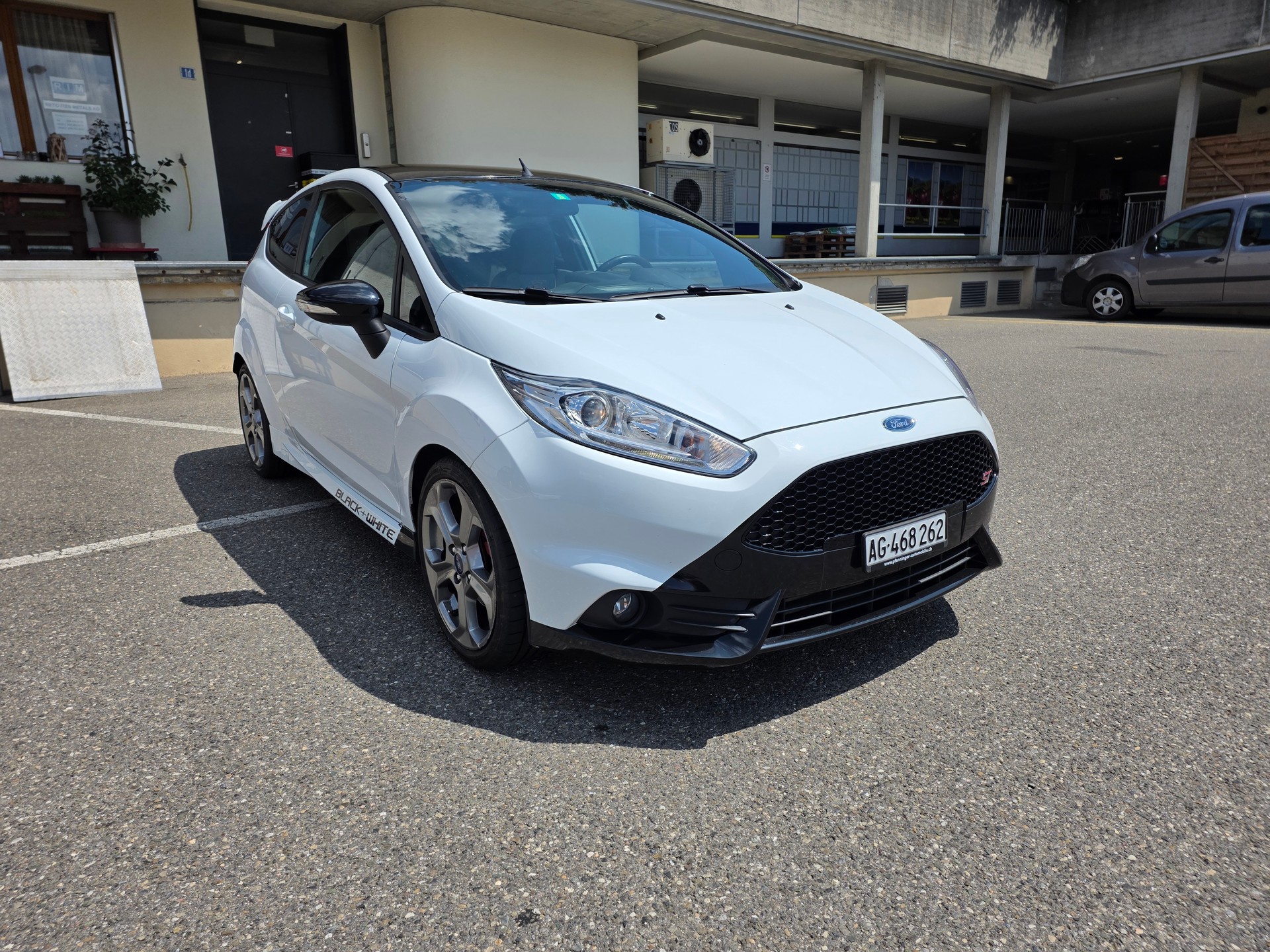 FORD Black&White-image-1