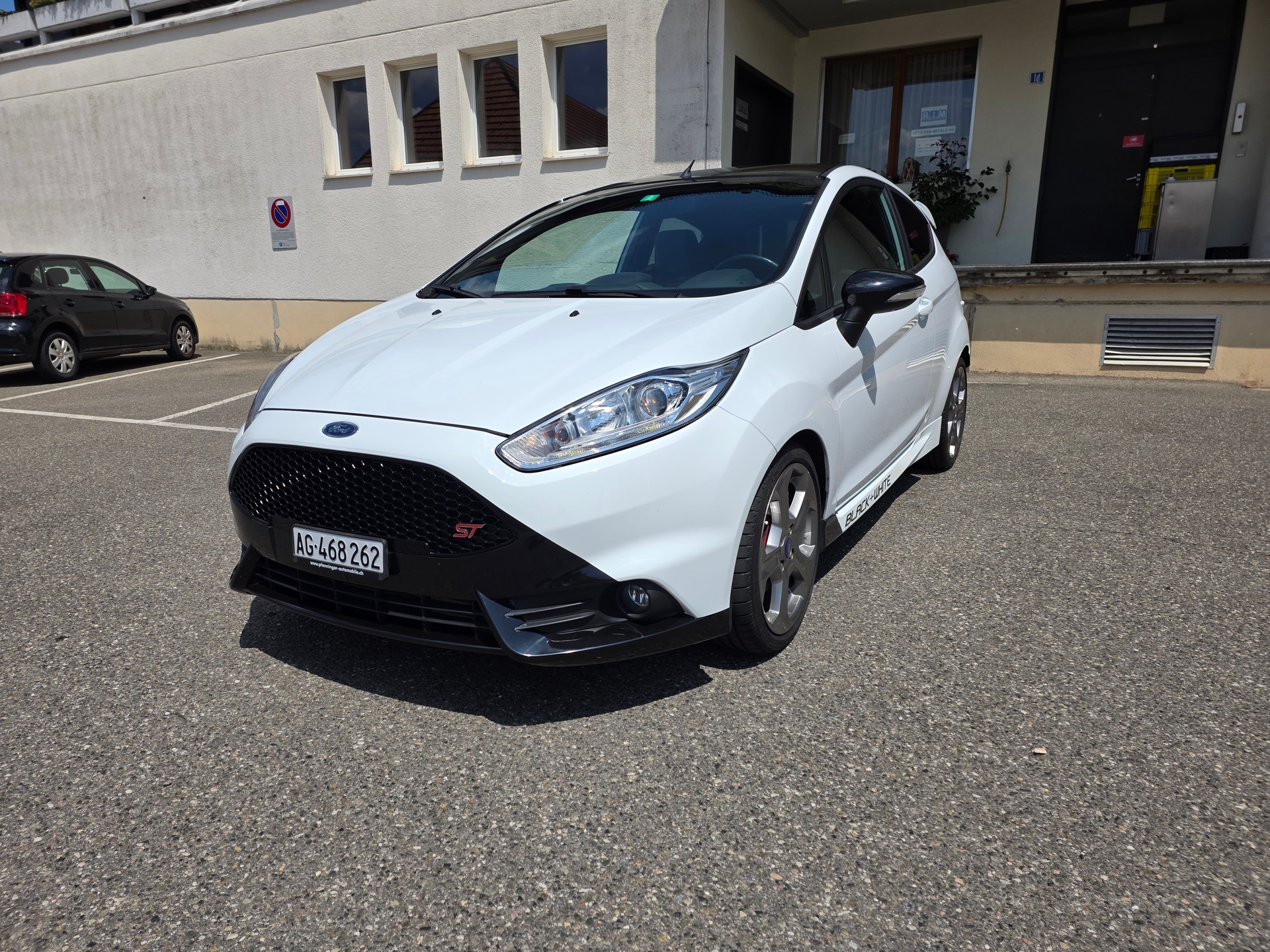 FORD Black&White-image-0